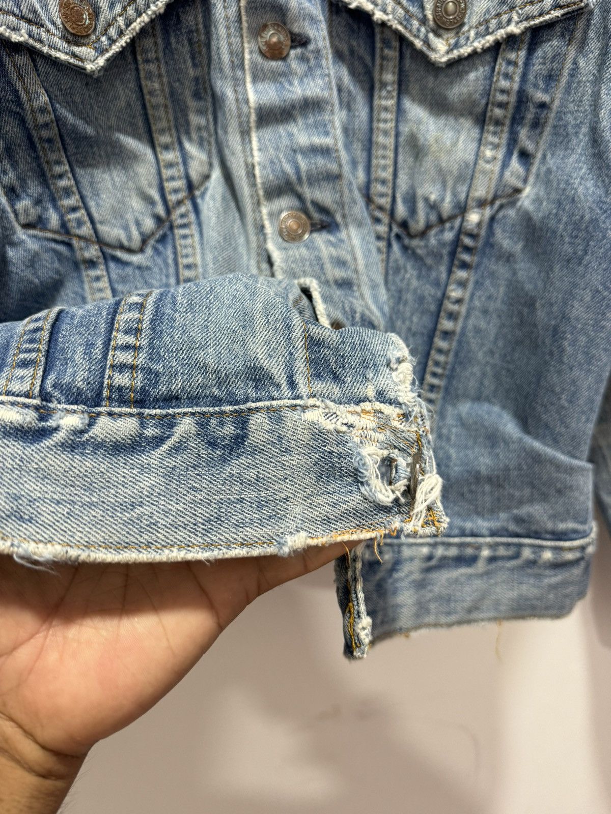 Levi's × Levi's Vintage Clothing × Vintage VINTAGE LEVIS THRASHED TRUCKER DENIM JACKET Size US XS / EU 42 / 0 - 16 Thumbnail