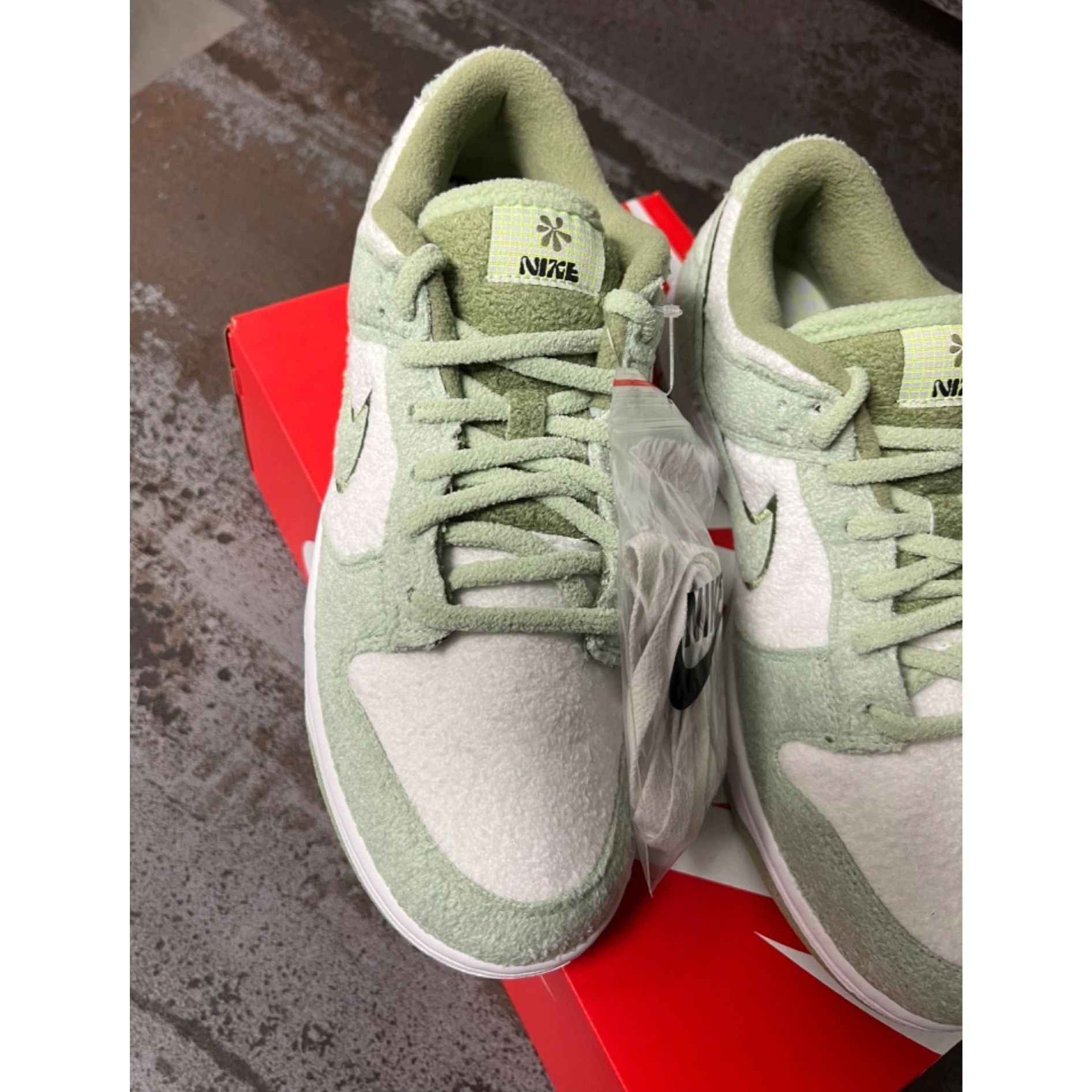 Nike Nike Dunk Low SE Fleece Pack Honeydew Women's Size 10- DQ757 Size US 10 / IT 40 - 4 Thumbnail