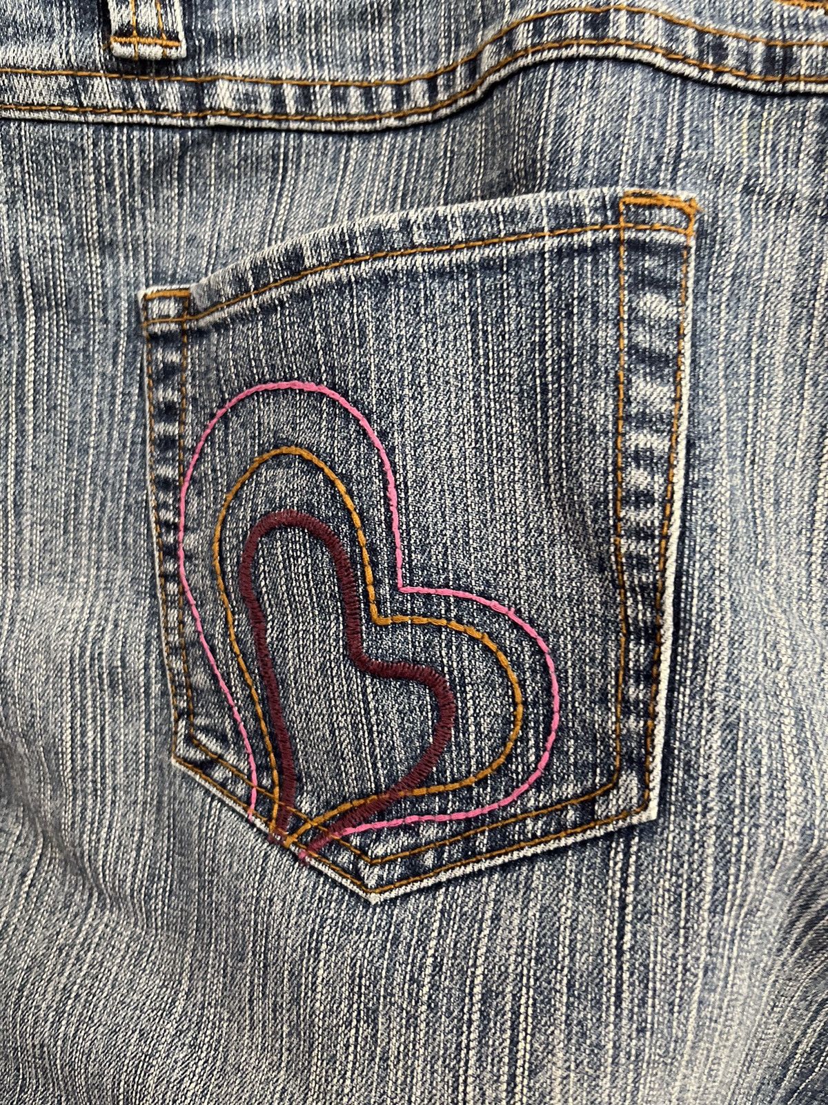 Jennifer Lopez JLO By Jennifer Lopez Size 15 Embroidered Hearts Flare Jeans Size 38" / US 16 / IT 52 - 3 Thumbnail