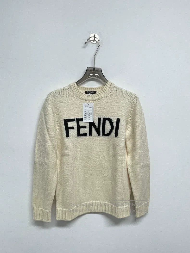 Fendi Fendi Logo Embroidered Sweater in Beige Size US M / EU 48-50 / 2 - 1 Thumbnail