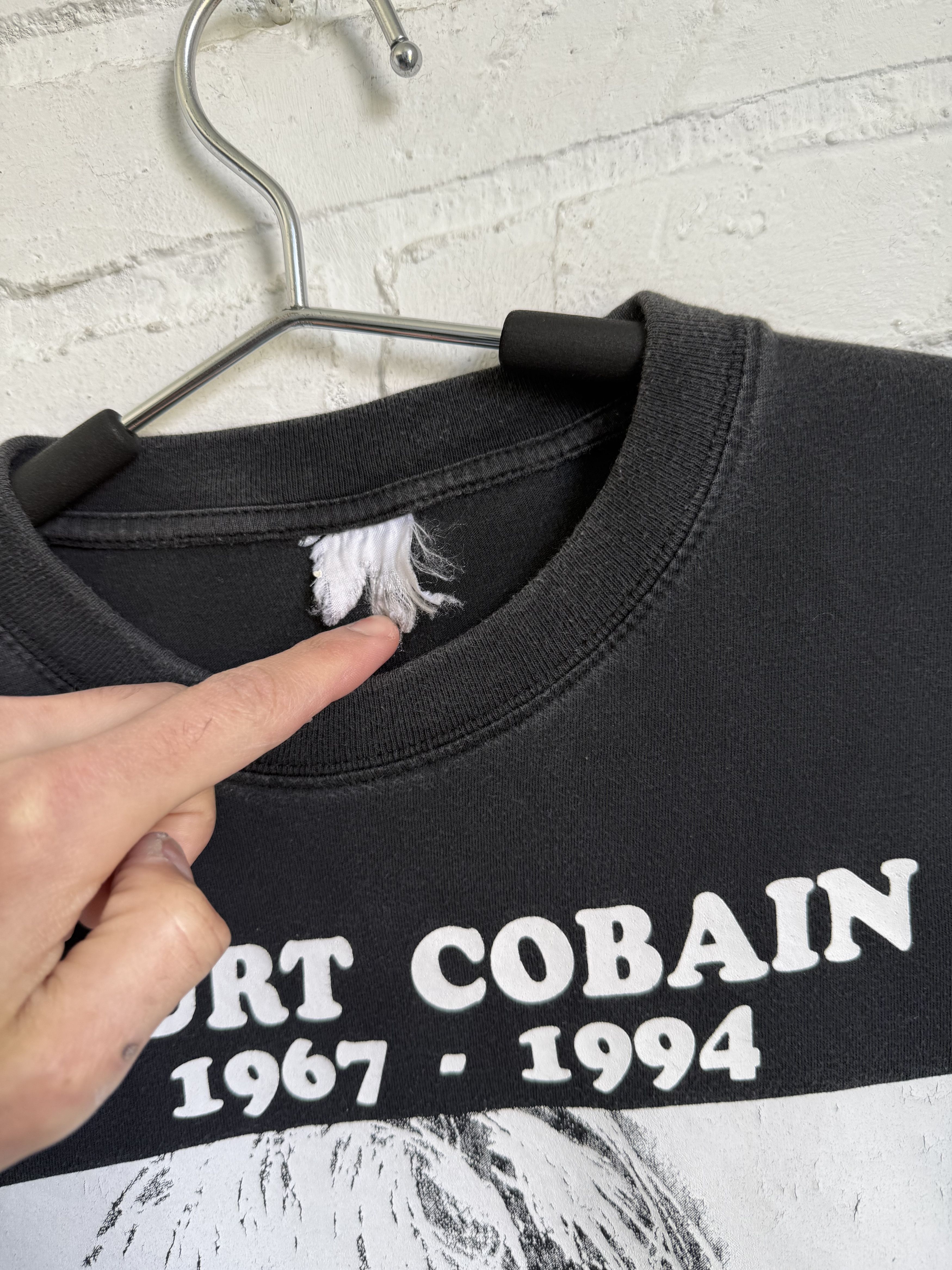 Band Tees Vintage 90s Nirvana Kurt Cobain Memorial t-shirt Size US M / EU 48-50 / 2 - 4 Thumbnail