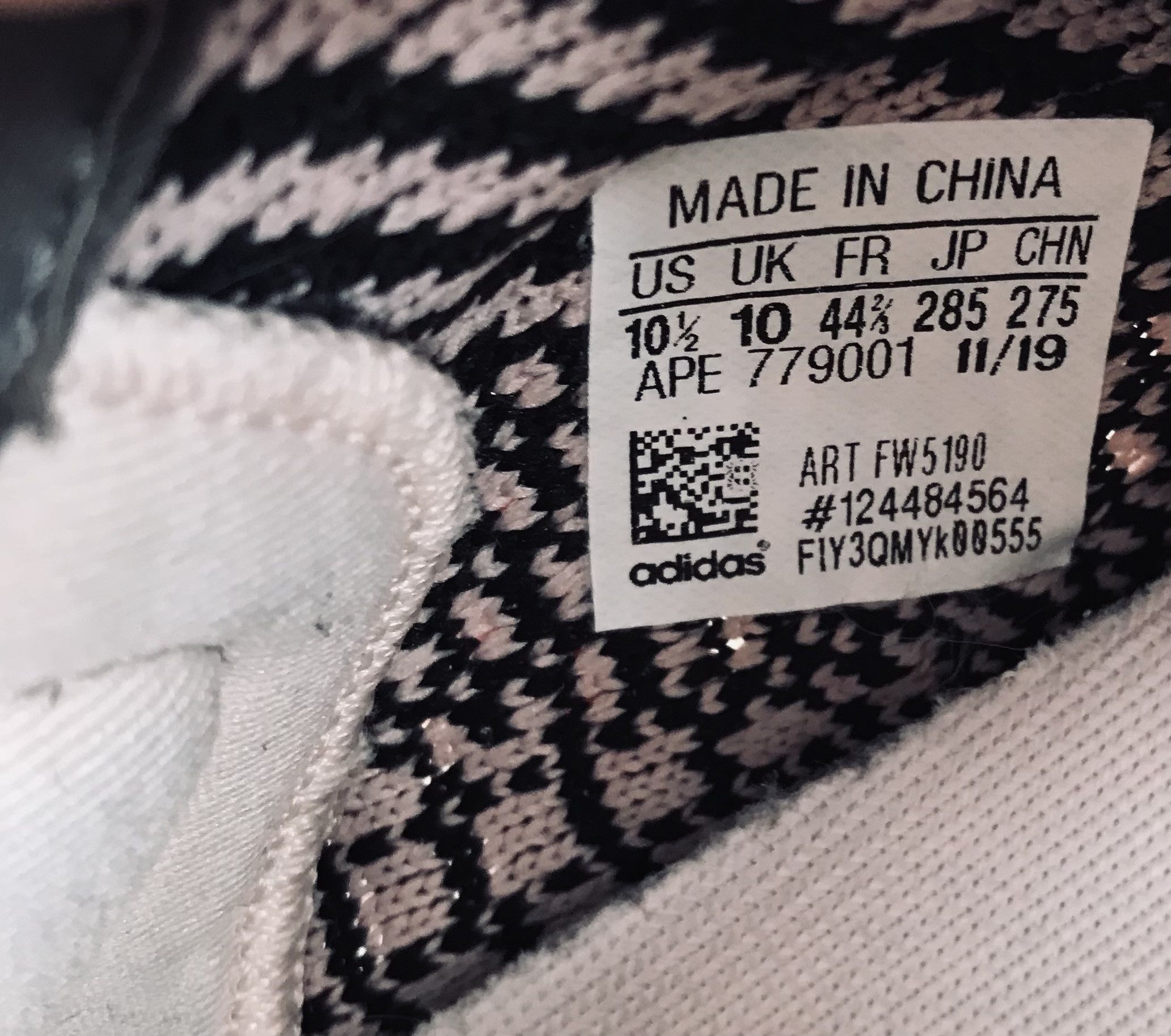 Adidas Adidas Yeezy Boost 350 V2 Yecheil Non-Reflective FW5190 Size US 10.5 / EU 43-44 - 11 Thumbnail