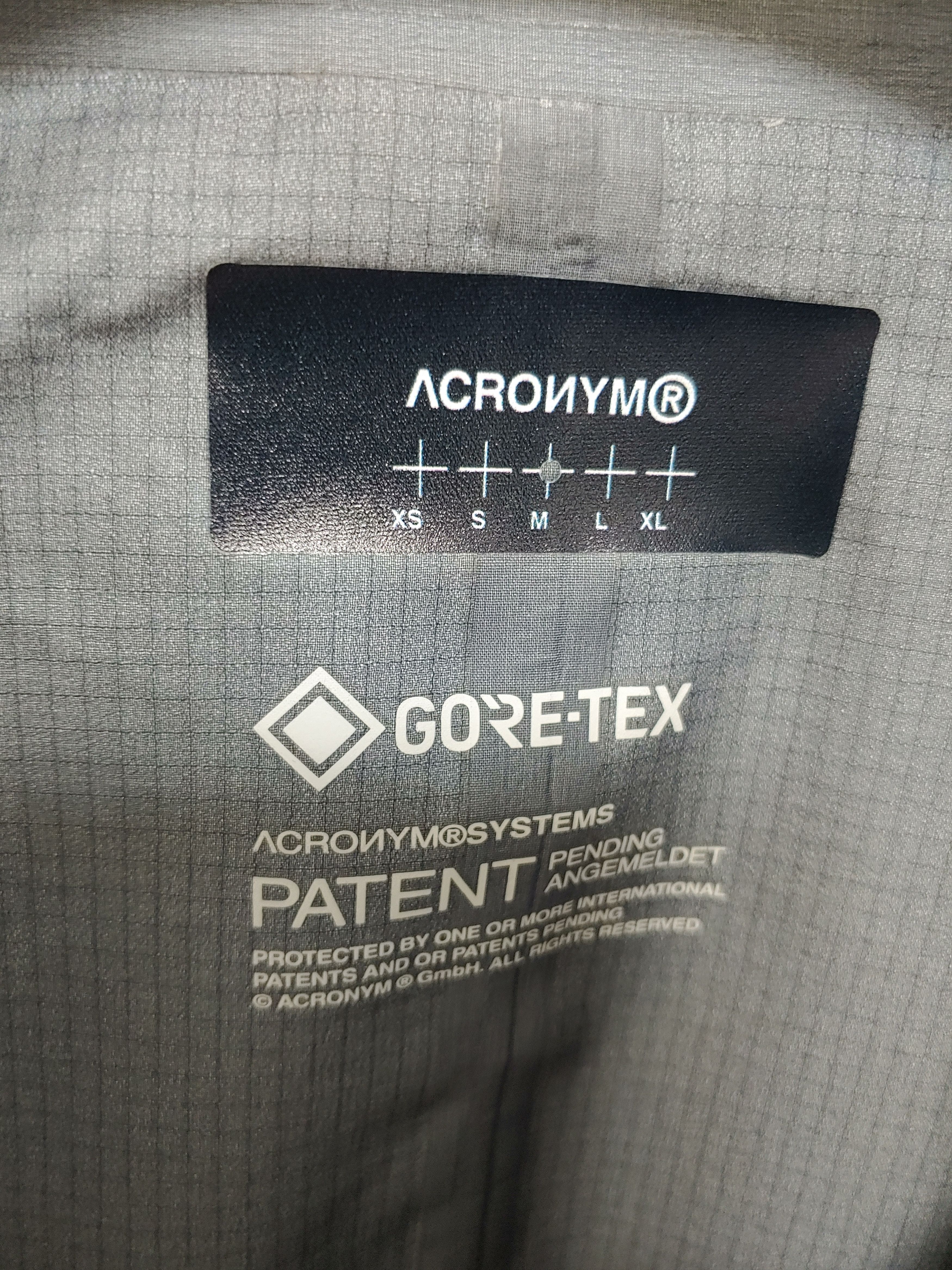 Acronym J1A-GTKR Size US M / EU 48-50 / 2 - 3 Thumbnail
