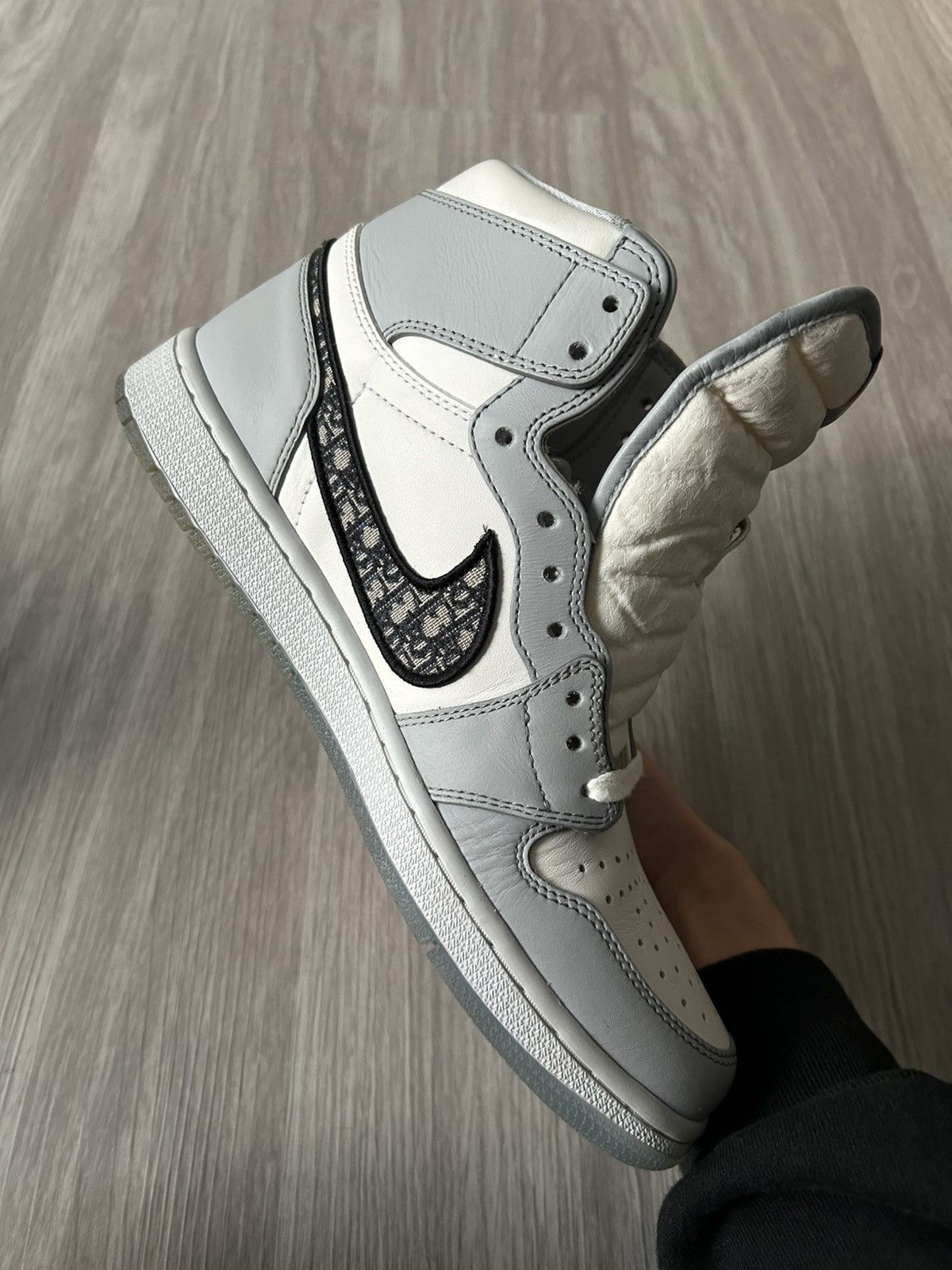 Dior × Jordan Brand Dior x Air Jordan Retro 1 High Size 8.5 Size US 8.5 / EU 41-42 - 14 Thumbnail