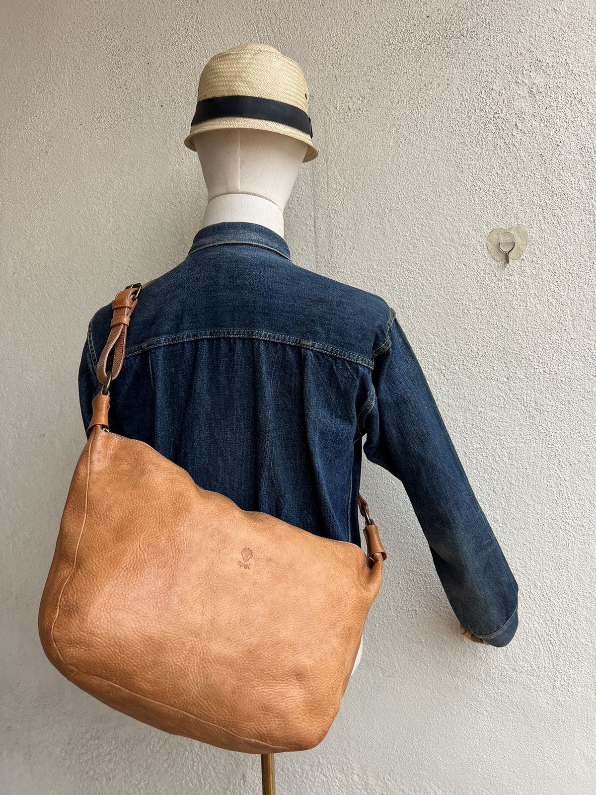 Japanese Brand × Leather CI-VA Japan Faded Patina Leather Bag Banana Size ONE SIZE - 1 Thumbnail