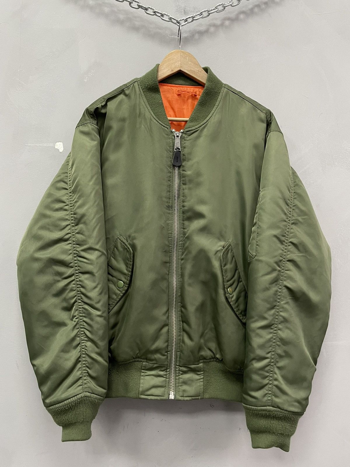 ALPHA INDUSTRIES MA-1 ミリタリー ジャケット Kanye Kanye West Increases Alpha Industries MA-1 Bomber Sales | Hypebeast