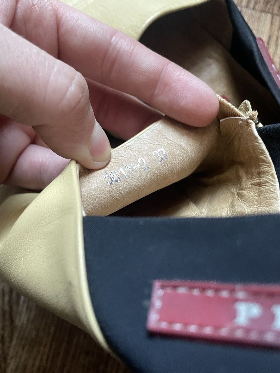 Prada 2000’s Vintage Prada Logo Leather Scrunch Ballet Flats Shoes Size US 7 / IT 37 - 9 Thumbnail