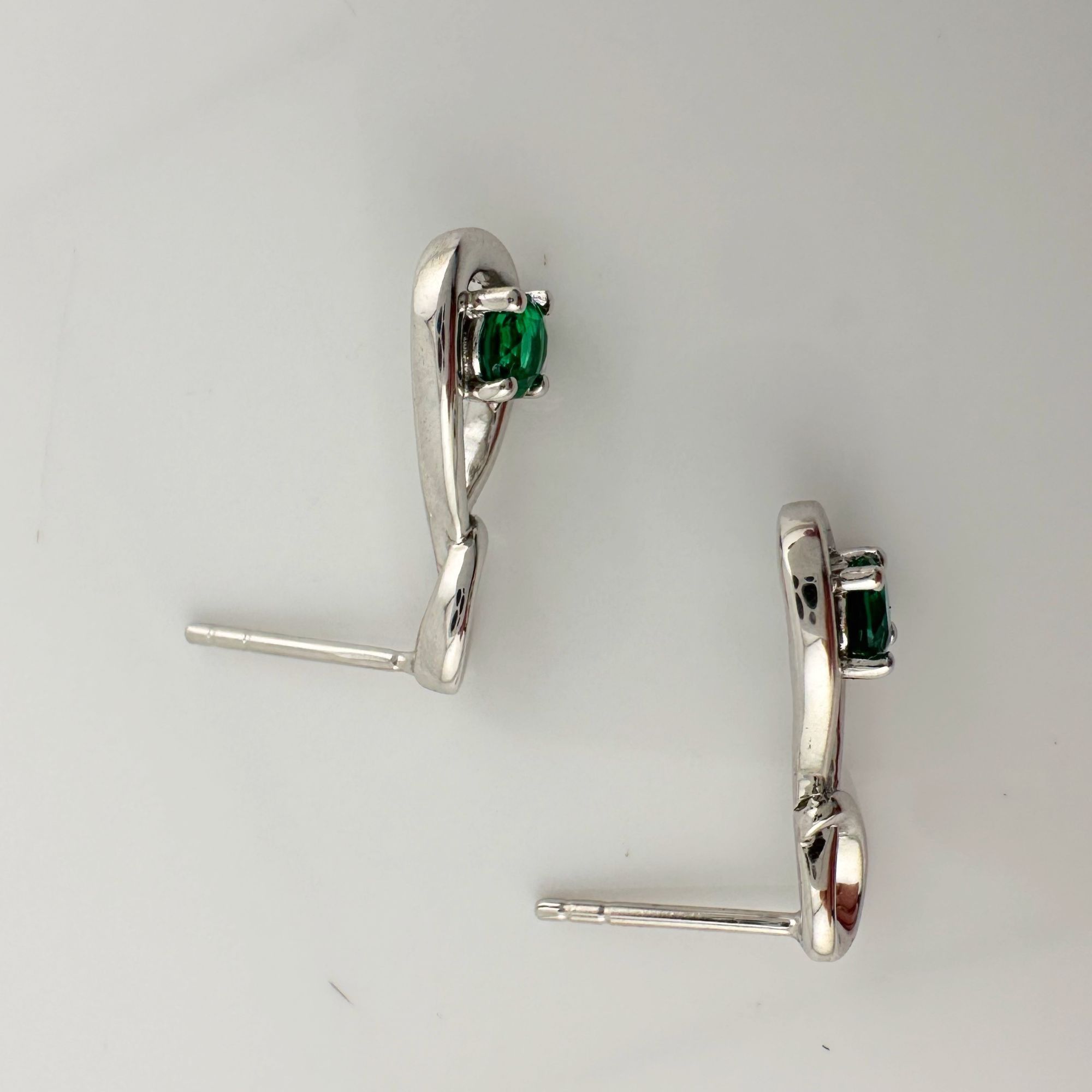 Other Beautiful Round Emerald Swoop Earrings in Sterling Silver Size ONE SIZE - 11 Thumbnail