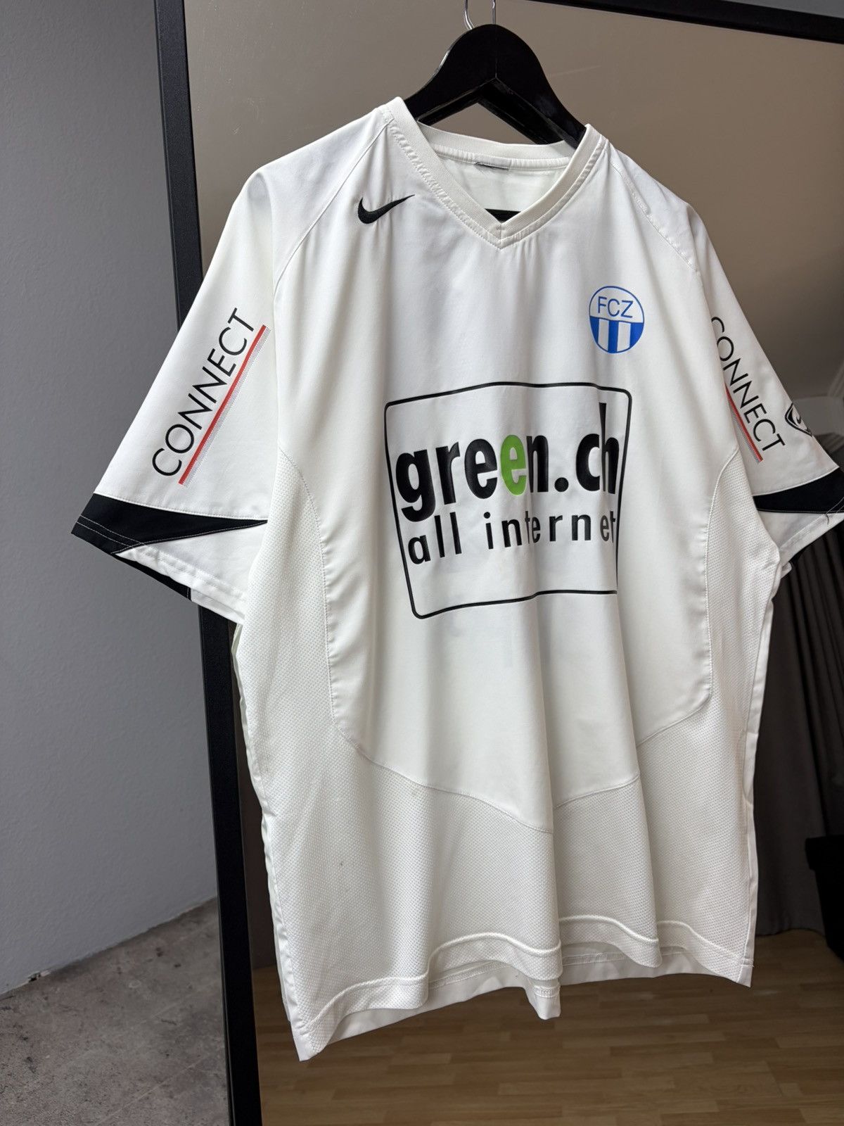 Nike Vintage Nike FC Zurich Jersey Y2K Football Shirt SwissLeague Size US XL / EU 56 / 4 - 2 Thumbnail