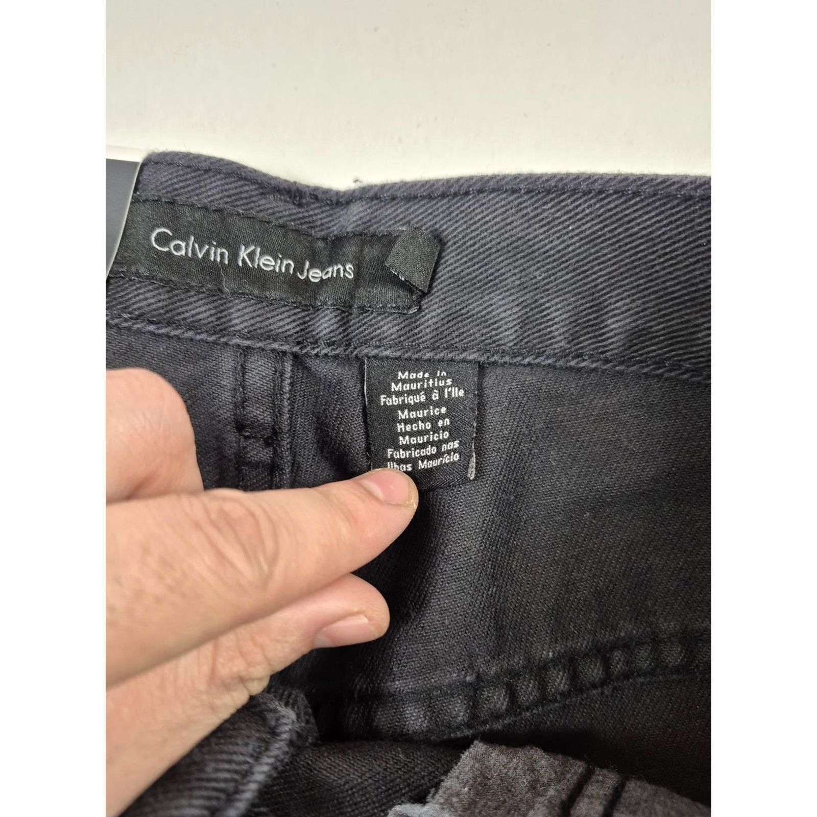 Vintage Calvin Klein Jeans Jeans Mens 34x32 Black High Rise Tapered Leg Denim Easy Fit Size US 34 / EU 50 - 5 Thumbnail