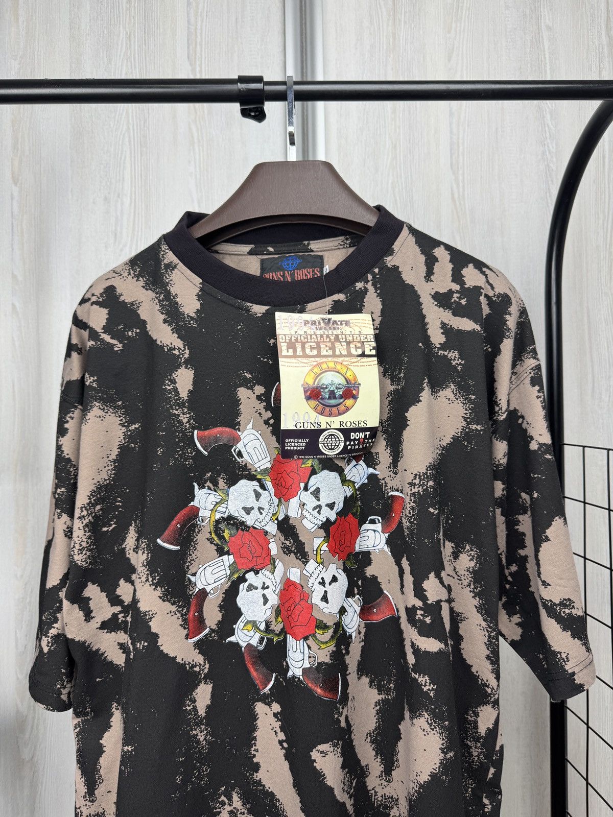 Brockum New Vintage Guns N Roses 1993 Licensed Brockum band T-shirt Size US XL / EU 56 / 4 - 4 Thumbnail