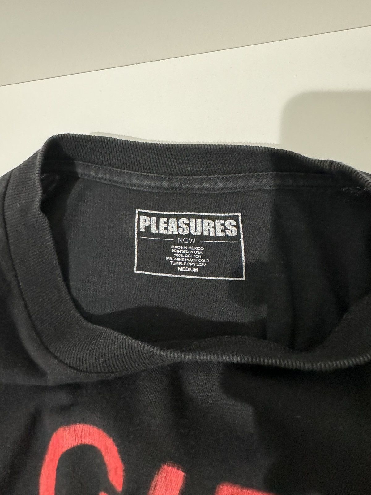 Pleasures girl is a gun tee Size US M / EU 48-50 / 2 - 3 Thumbnail