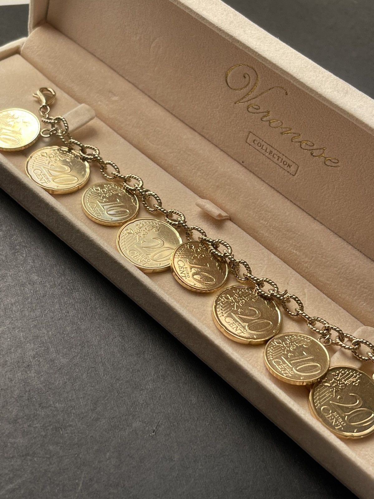 Vintage Veronese golden euro coin bracelet Size ONE SIZE - 2 Thumbnail