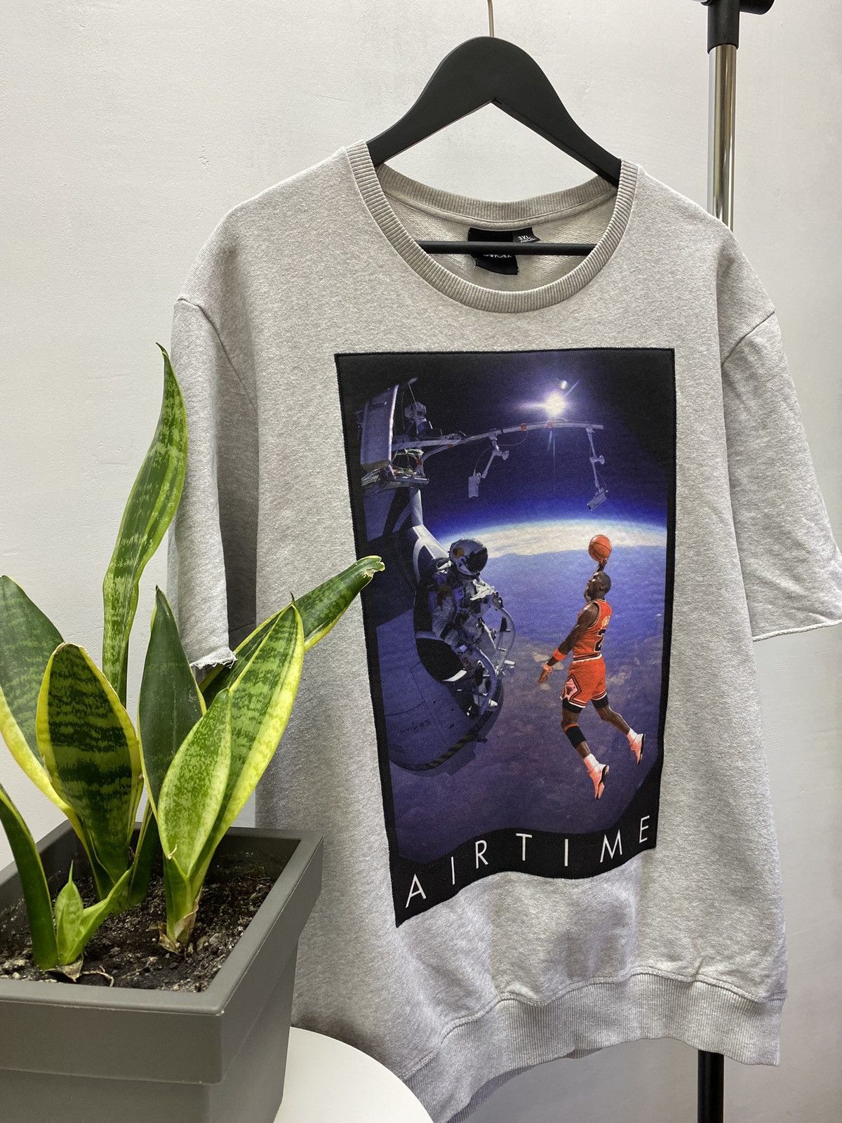 NBA Two Angel Jordan in Space NBA Basketball Sweatshirt Short SL Size US XXL / EU 58 / 5 - 3 Thumbnail
