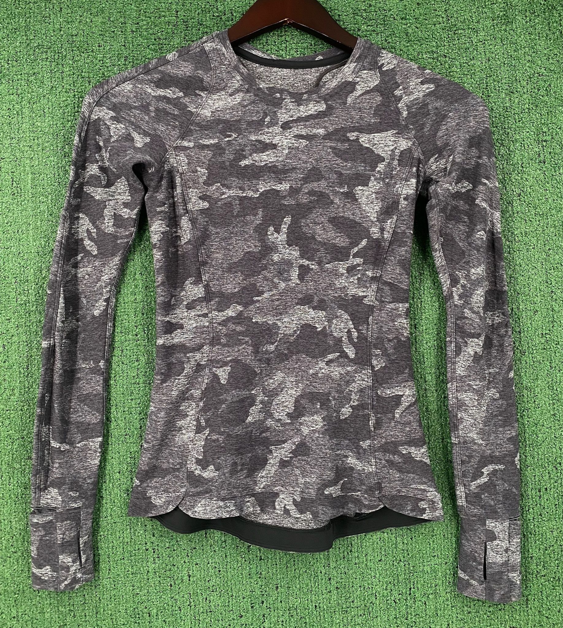 Lululemon Lululemon Runderful Incognito Camo Long Sleeve Shirt 4 Size S / US 4 / IT 40 - 1 Thumbnail