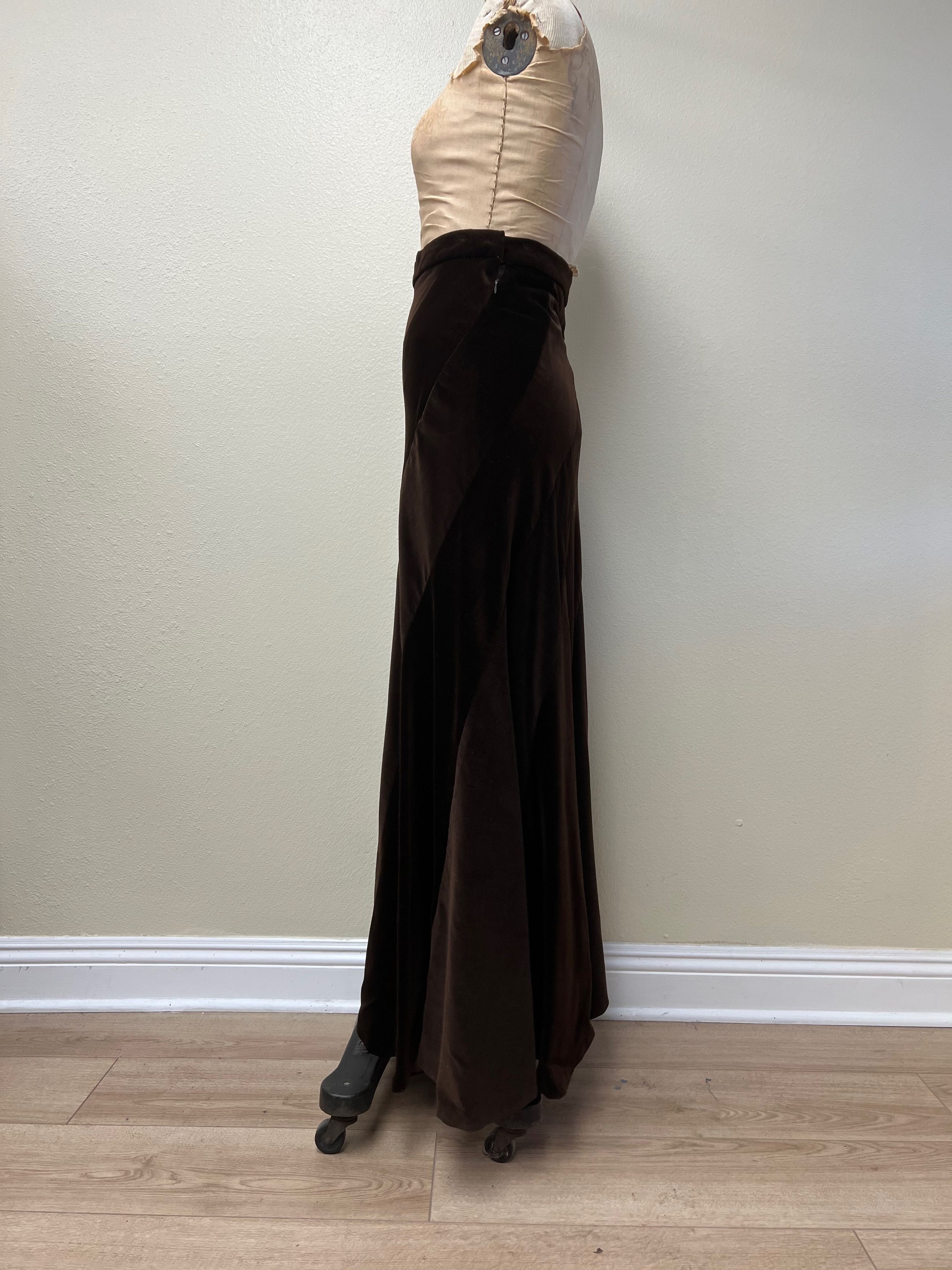 Ellen Tracy EUC 1970s Ellen Tracy Flared Striped Velvet Maxi Skirt M Size 30" / US 8 / IT 44 - 4 Thumbnail