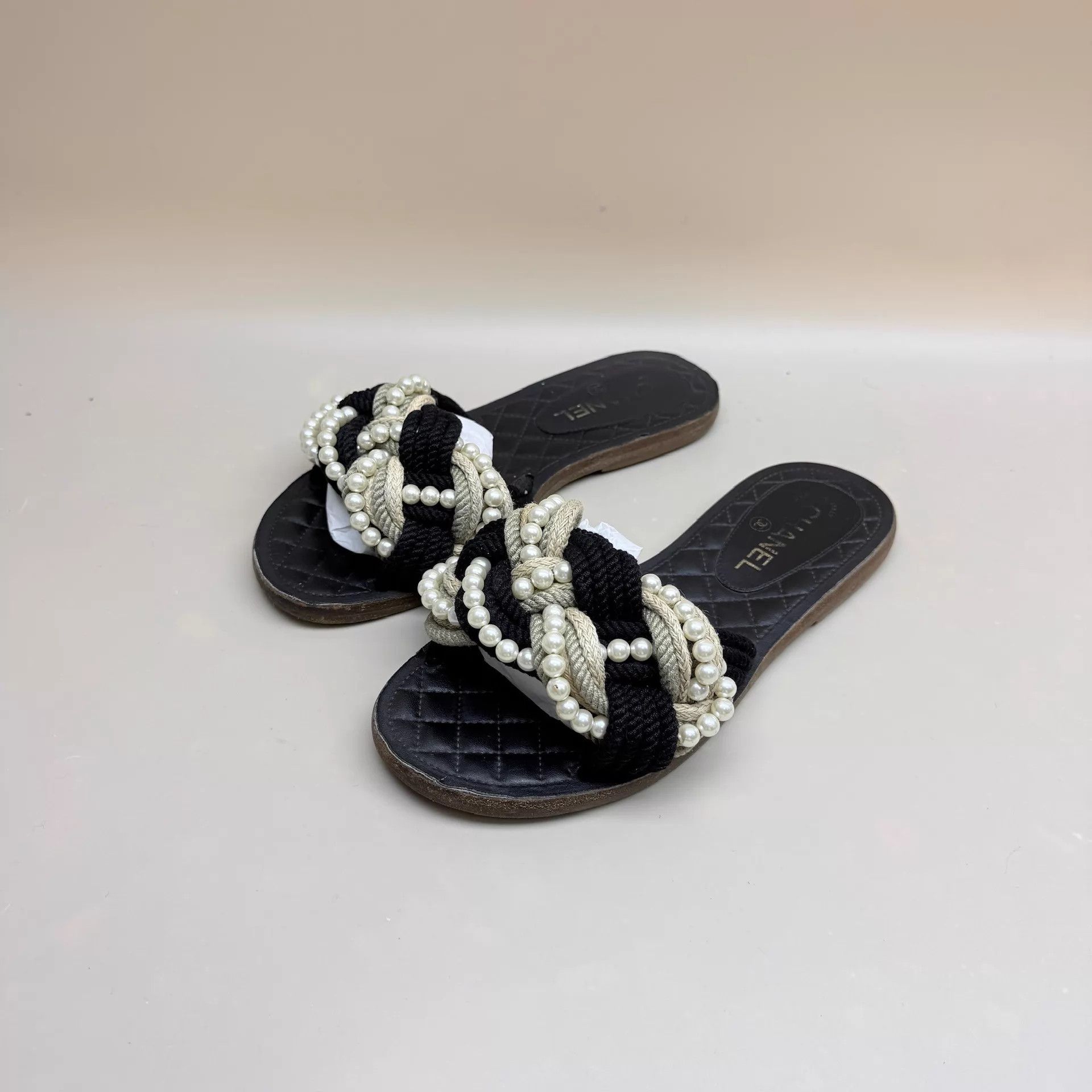 Chanel CHANEL Pearl Woven Slippers EU38 95 New YLP5648 Size US 7.5 / IT 37.5 - 1 Thumbnail