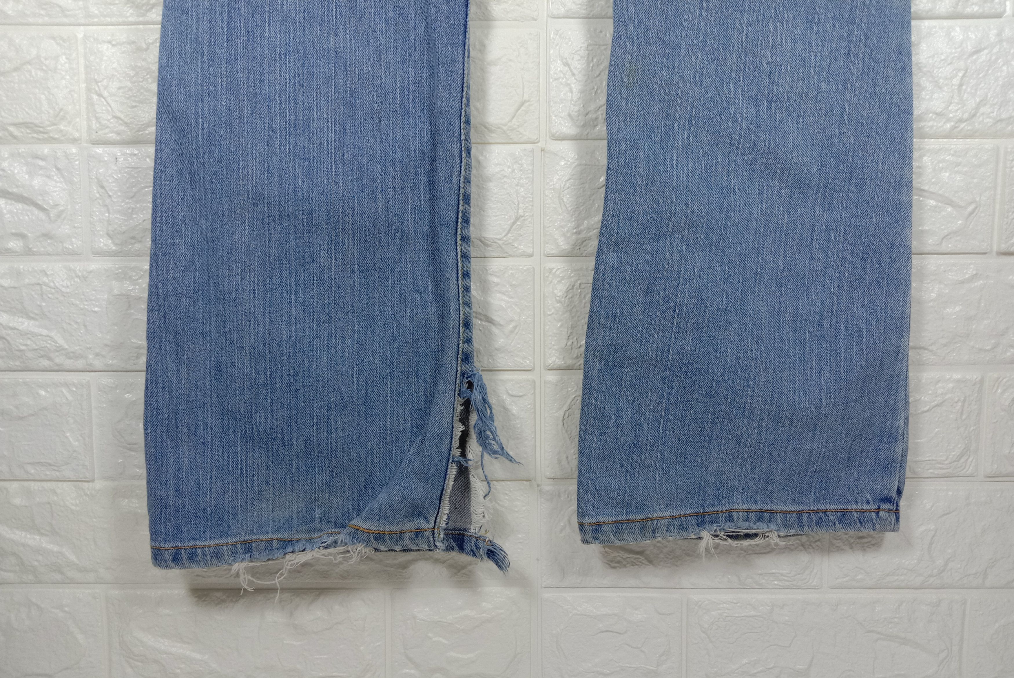 Levi's Vintage Levi’s 525 Flare Jeans Light Wash Distressed Denim Size 33" - 8 Thumbnail