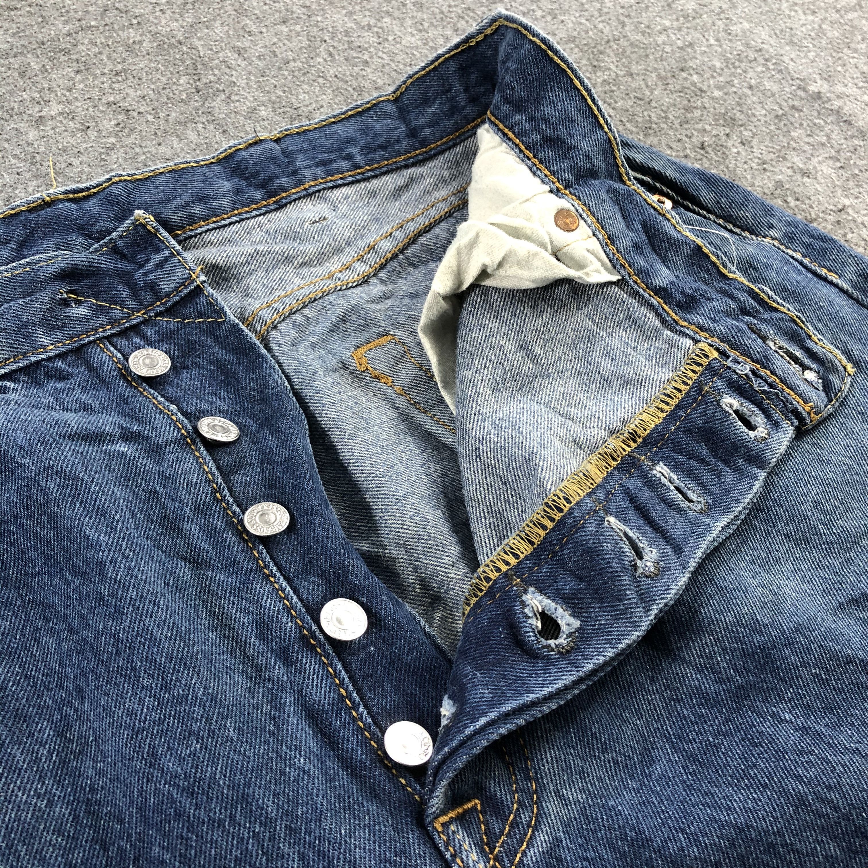 Levi's Vintage Blue Wash Levis 501 Jeans-J2417 Size US 35 - 12 Thumbnail