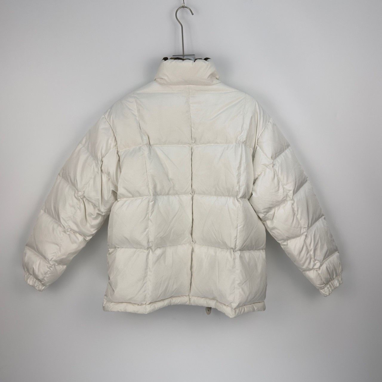Louis Vuitton Louis Vuitton White down jacket with printed leather button Size US M / EU 48-50 / 2 - 4 Thumbnail