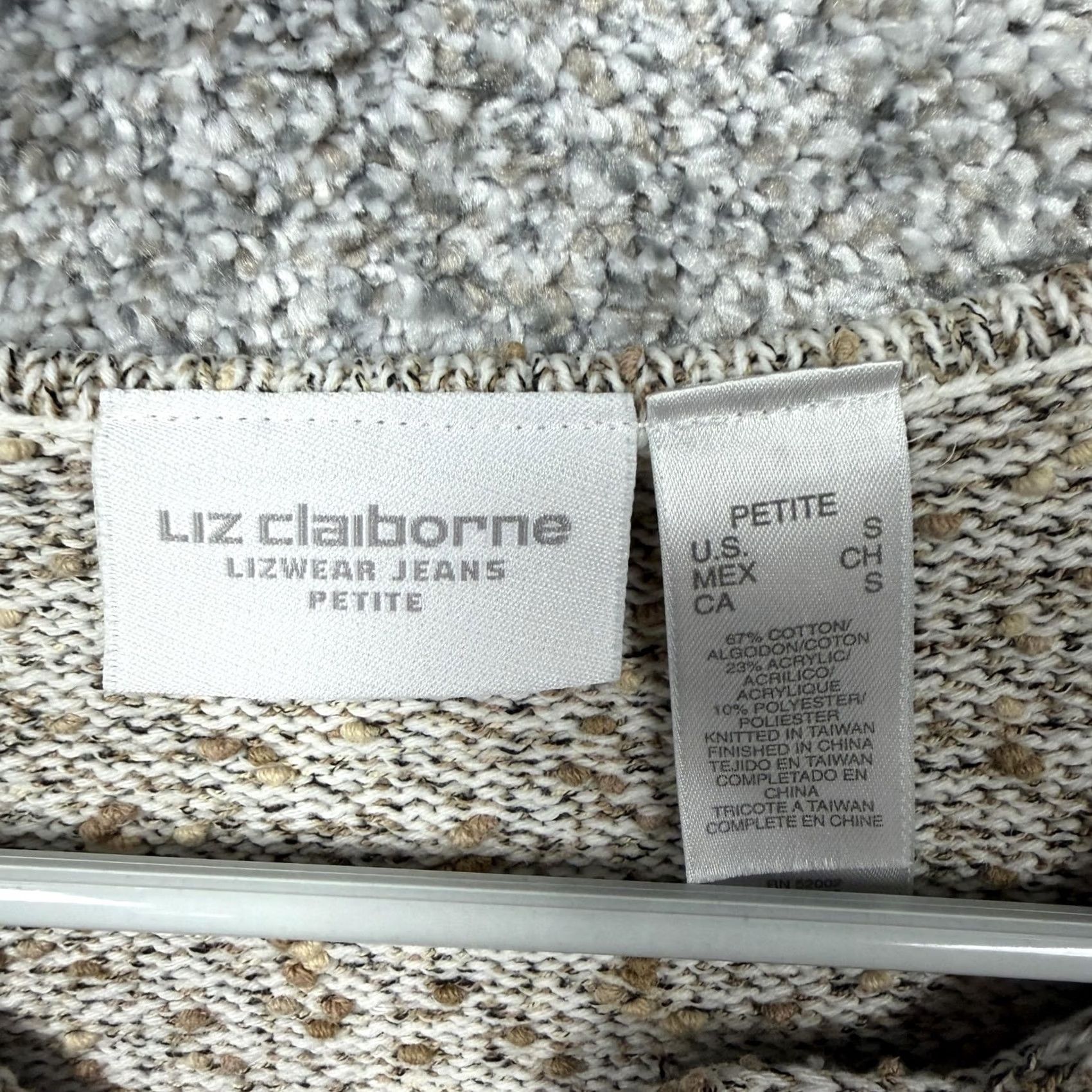 Liz Claiborne VINTAGE Liz Claiborne Sweater Petite S V-Neck Cable-Knit Beiges Beige Long Sleeve Pullover Minimalist 90s Casual Women's Size S / US 4 / IT 40 - 5 Thumbnail