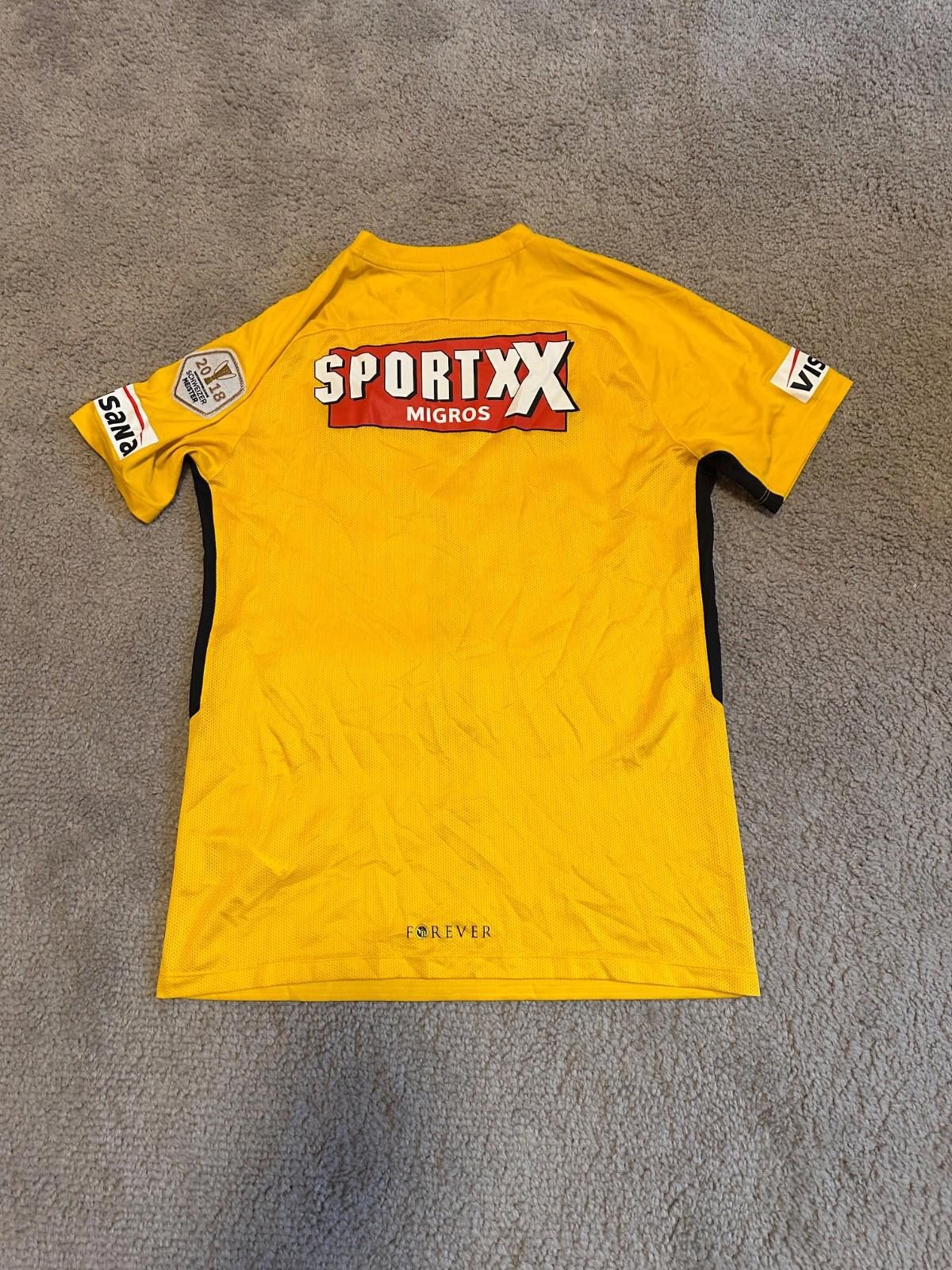 Nike Nike Young Boys 2018/19 Home Football Shirt Soccer Jersey Size US M / EU 48-50 / 2 - 8 Thumbnail