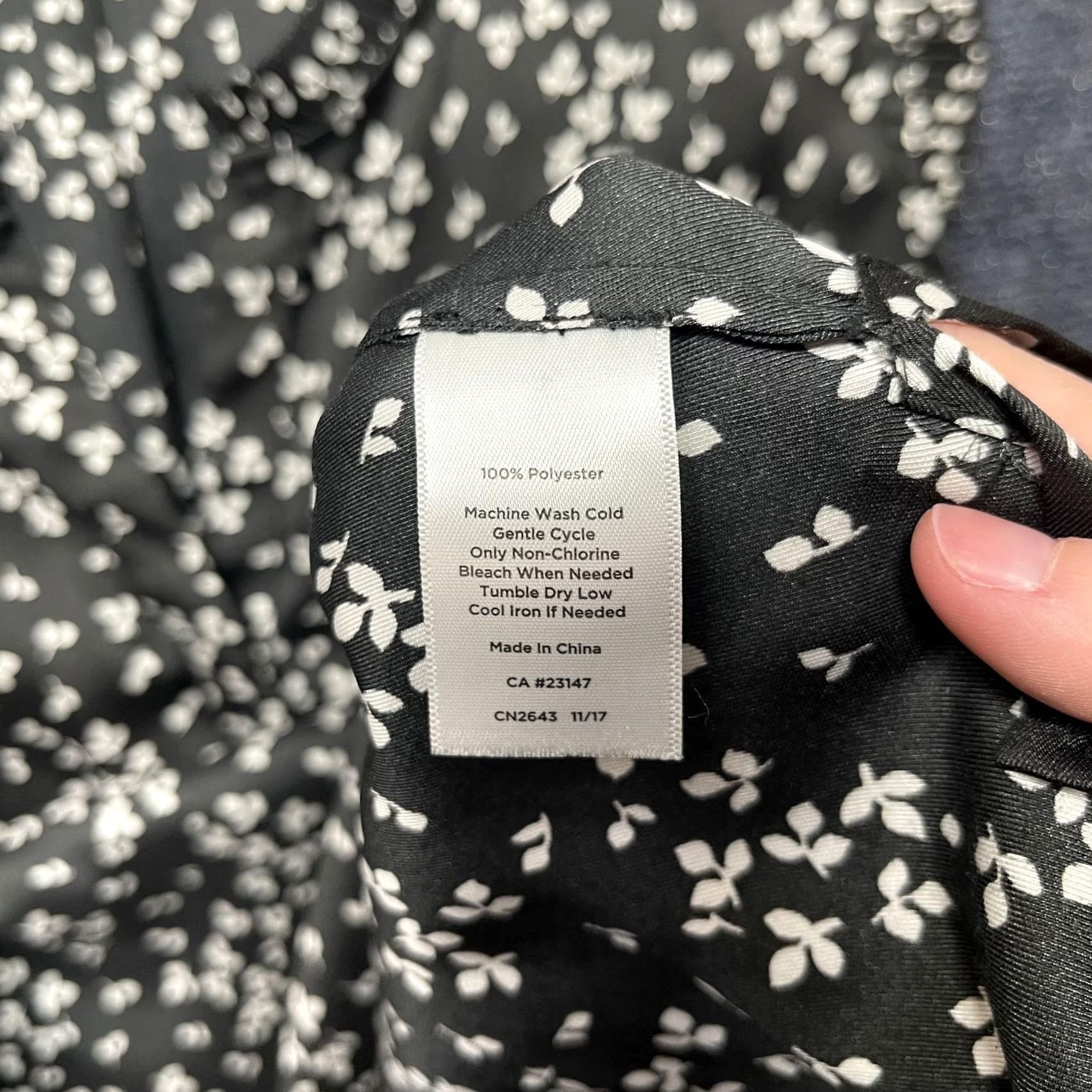 Talbots Talbots Blouse Womens XL Black Floral Ruffle Neck Cap Sleeve Lightweight Top Size XL / US 12-14 / IT 48-50 - 4 Thumbnail