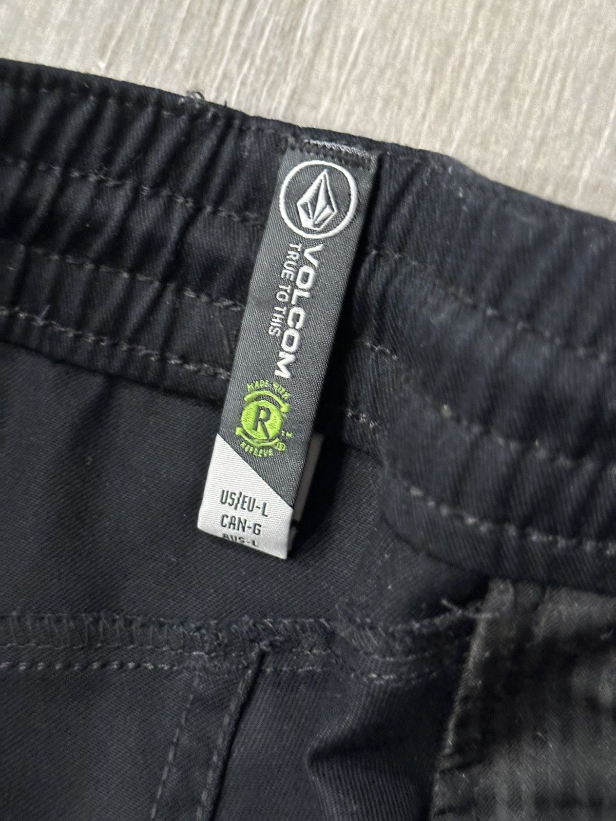 Volcom Volcom Frickin Elastic Waist 19" Chino Shorts Black Sz Large Size US 36 / EU 52 - 2 Thumbnail