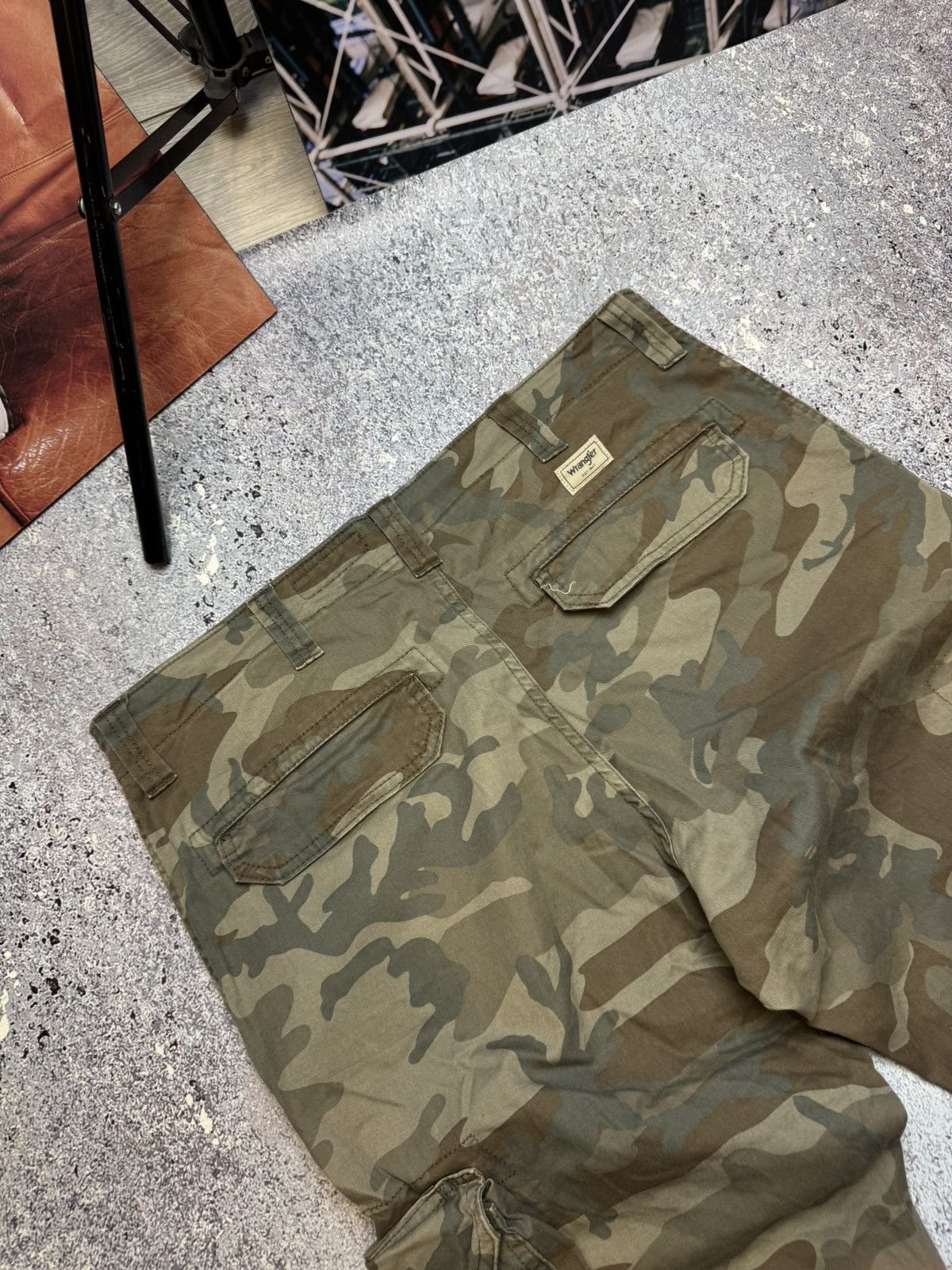 Wrangler CRAZY WRANGLER MULTIPOCKET TACTICAL CAMO PANTS Size US 36 / EU 52 - 14 Thumbnail