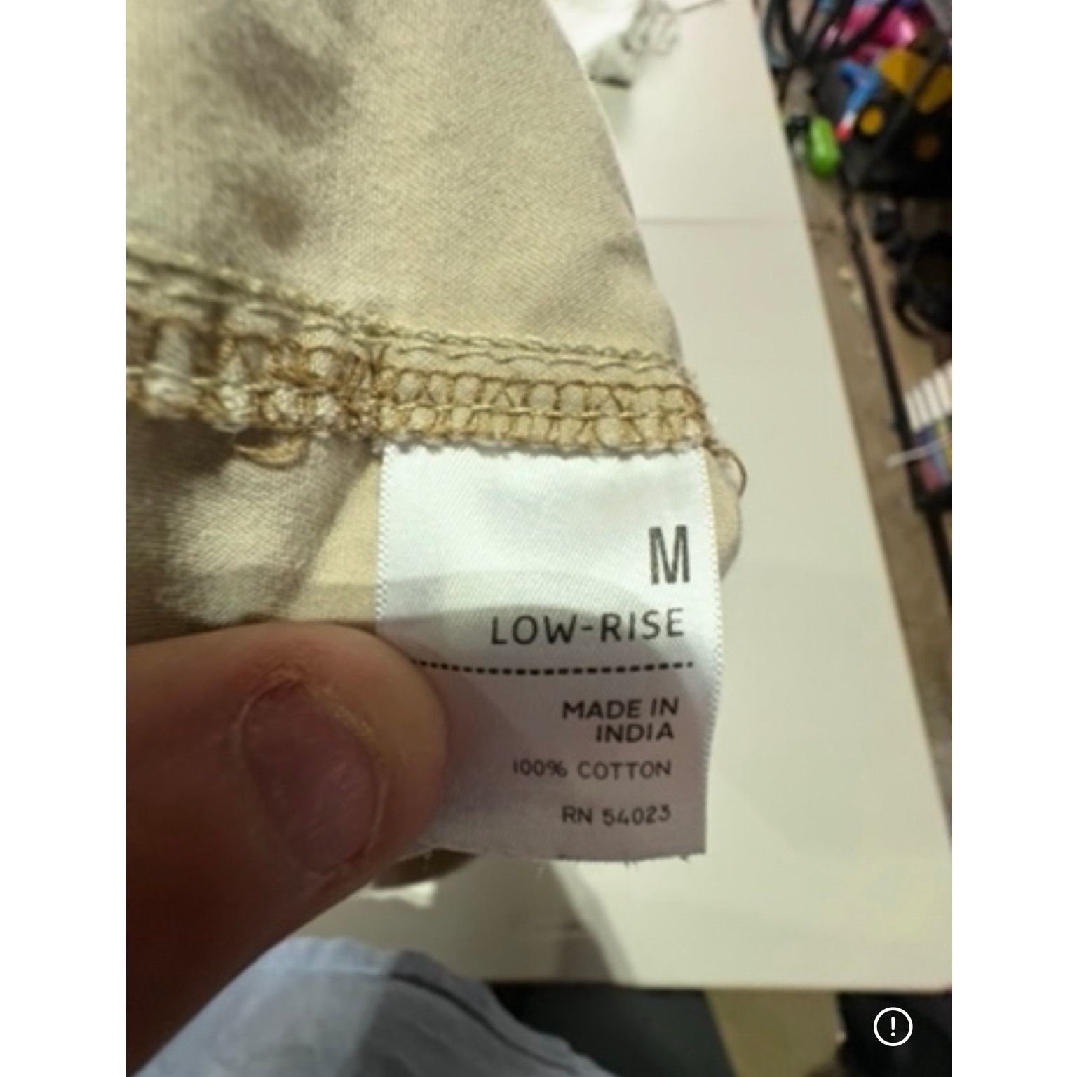 Old Navy Old Navy Women’s Low-Rise Cargo Shorts Size M Beige Size 28" / US 6 / IT 42 - 4 Thumbnail