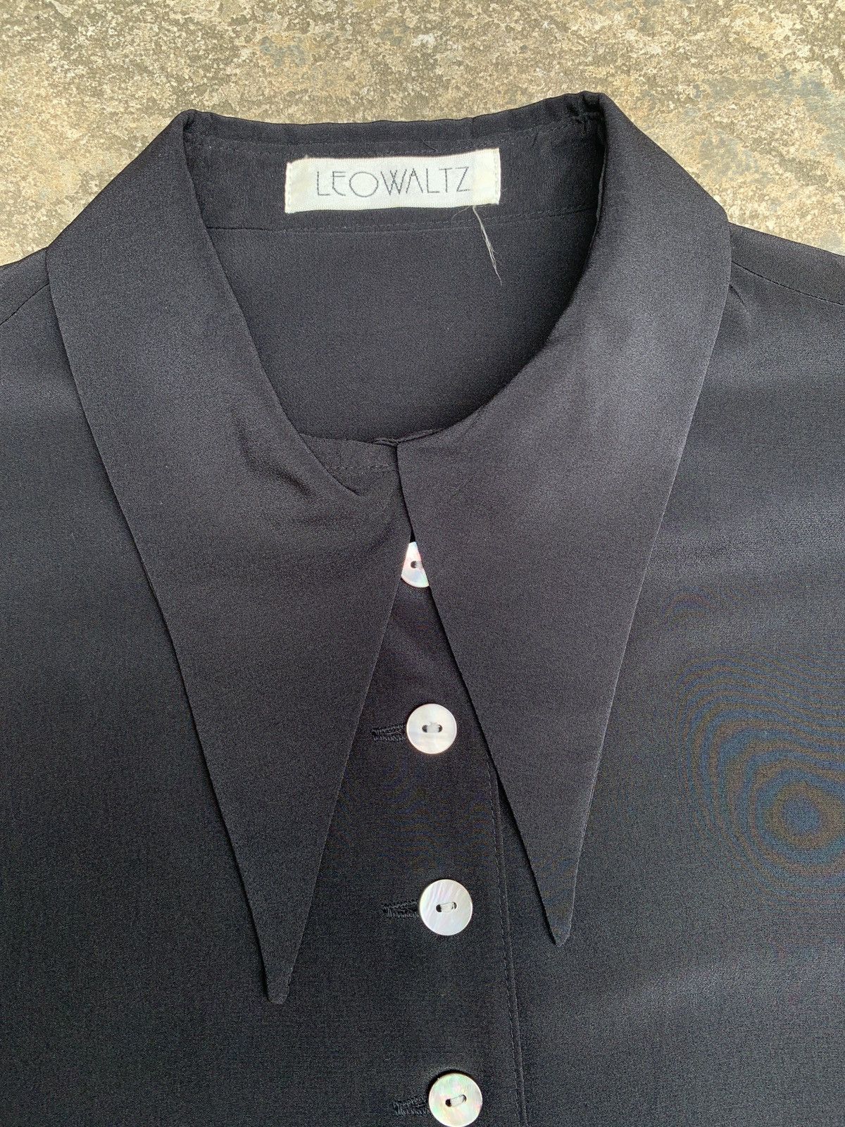 Japanese Brand 2000s LEOWALTZ Black Silk Goth Dressy Top Shirt Size M / US 6-8 / IT 42-44 - 7 Thumbnail