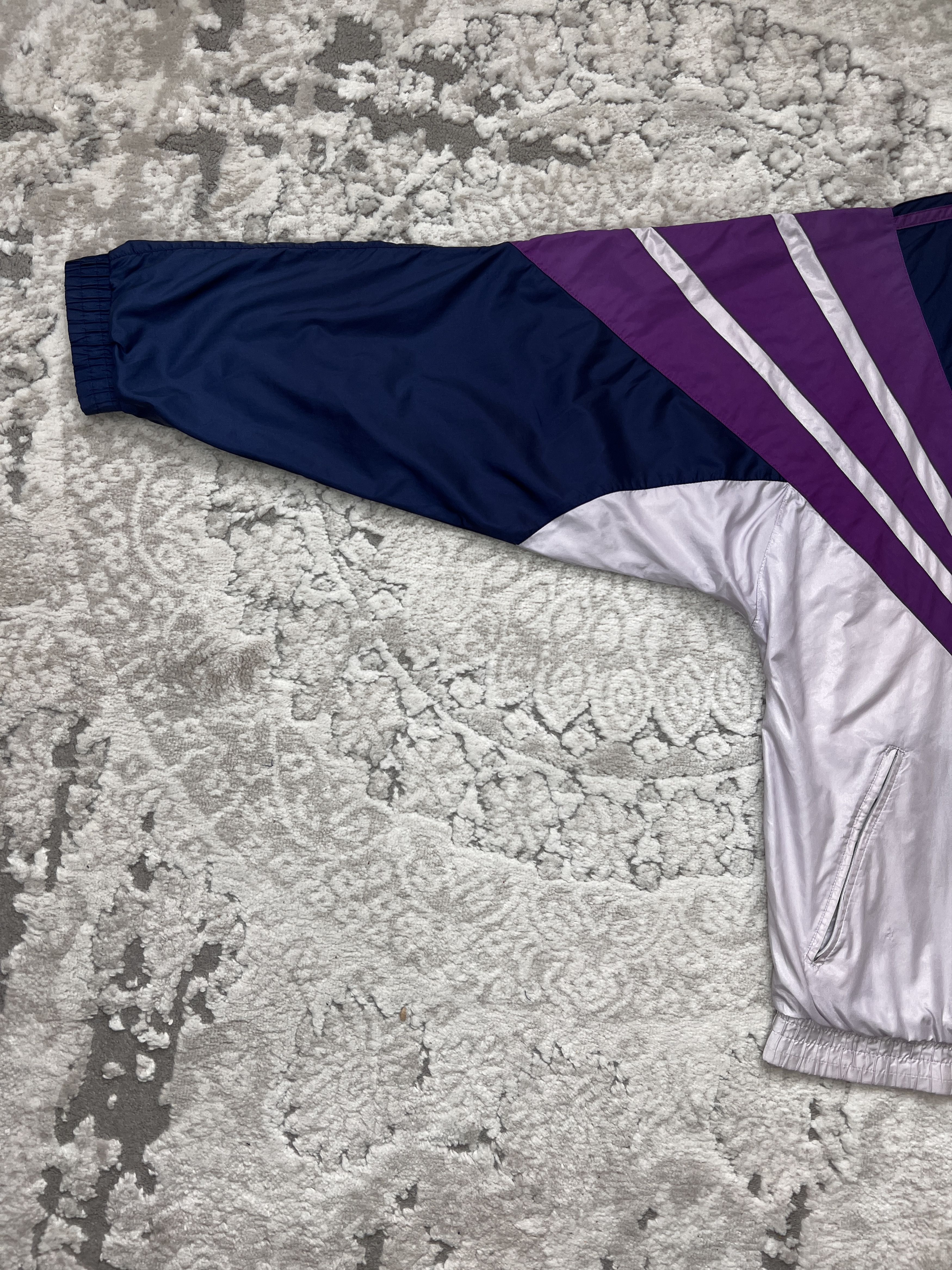Adidas Vintage Adidas Chevron Panel Windbreaker Jacket - Size L Size US L / EU 52-54 / 3 - 4 Thumbnail