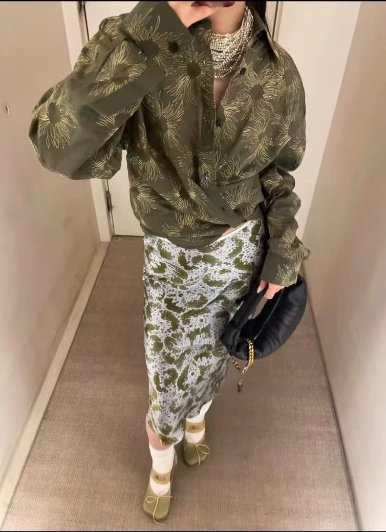 Dries Van Noten DRIES VAN NOTEN size:36 Green printed skirt Size 30" / US 8 / IT 44 - 2 Thumbnail