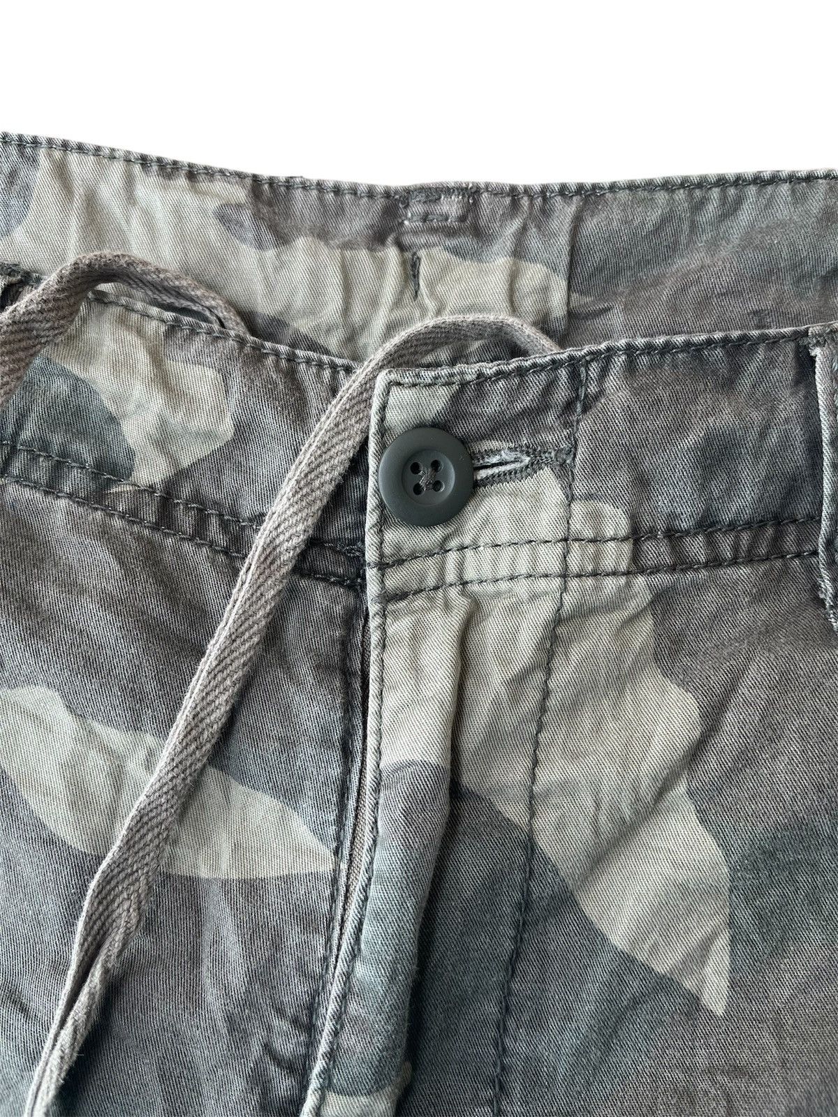 Japanese Brand × Uniqlo Uniqlo Camouflage Short Pants Size US 32 / EU 48 - 5 Thumbnail