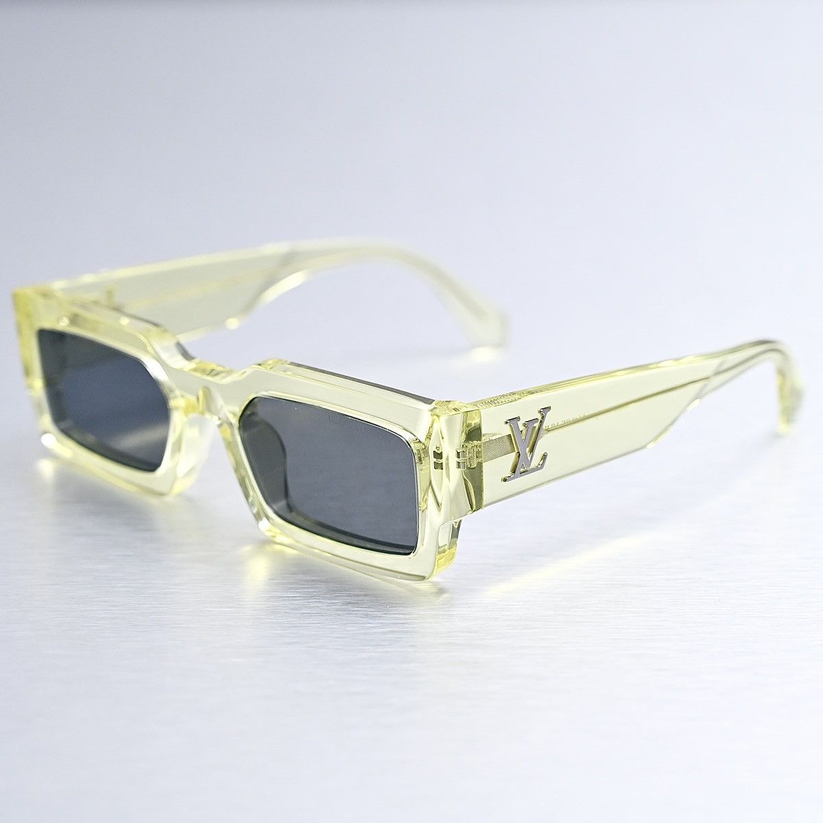Louis Vuitton LOUIS VUITTON CRYSTAL YELLOW SUNGLASSES Size ONE SIZE - 2 Thumbnail