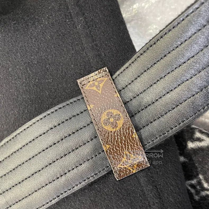 Louis Vuitton Louis Vuitton Black long full logo presbyopic bathrobe coa Size XXS / US 00 / IT 34 - 5 Thumbnail