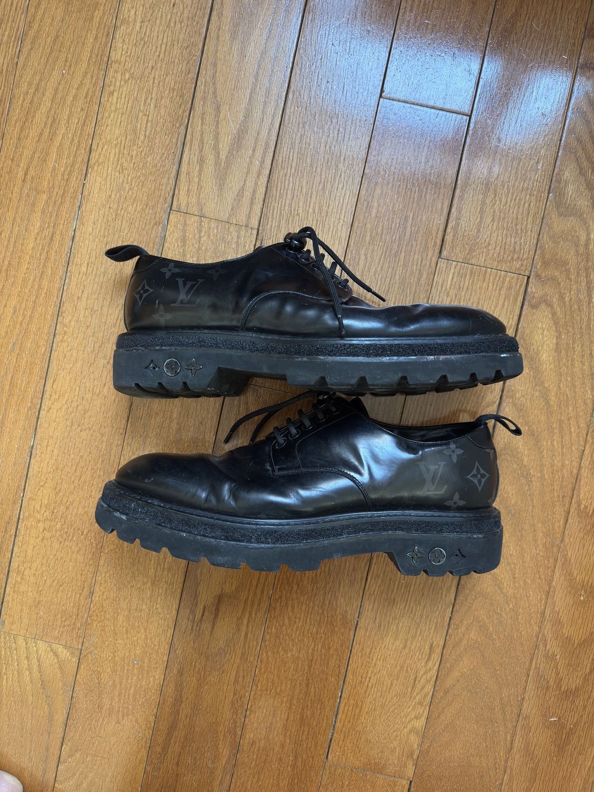 Louis Vuitton Louis Vuitton LV Monogram Leather Derby Shoe Size US 10.5 / EU 43-44 - 1 Thumbnail