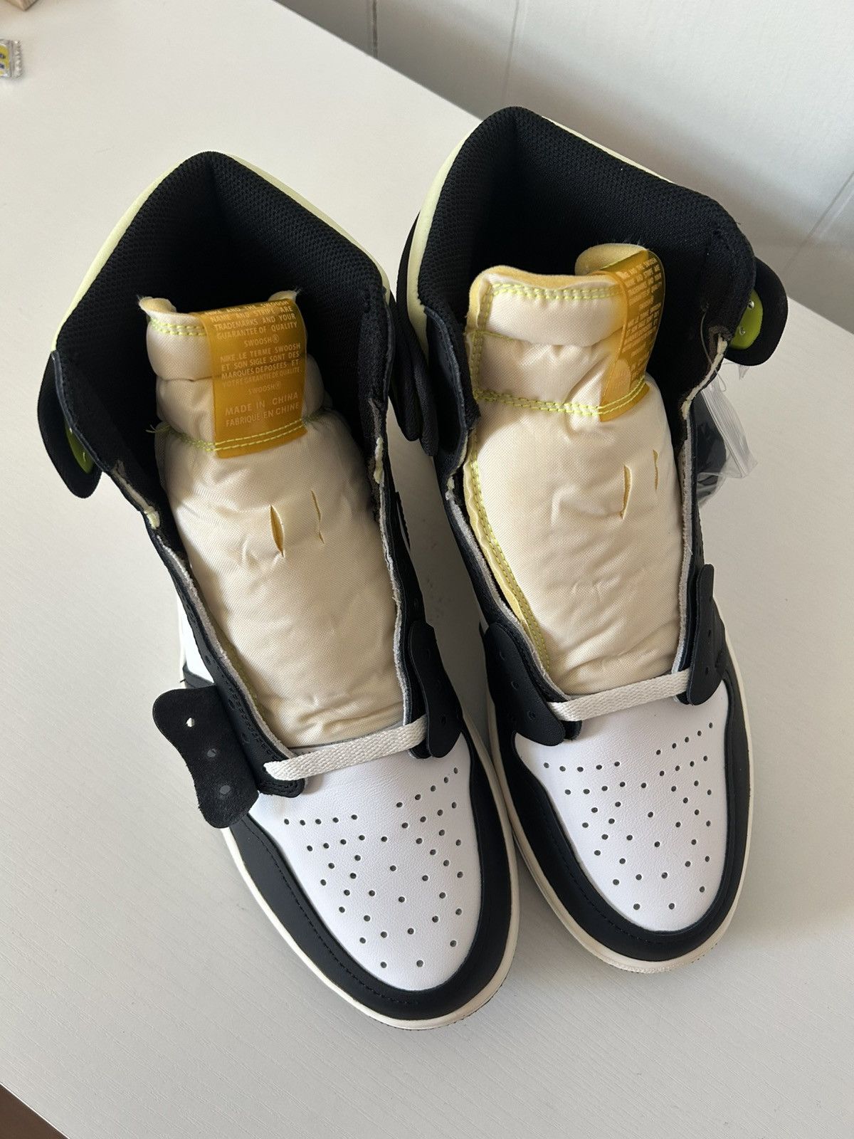 Jordan Brand Nike Air Jordan 1 High Volt Size US 10.5 / EU 43-44 - 5 Thumbnail