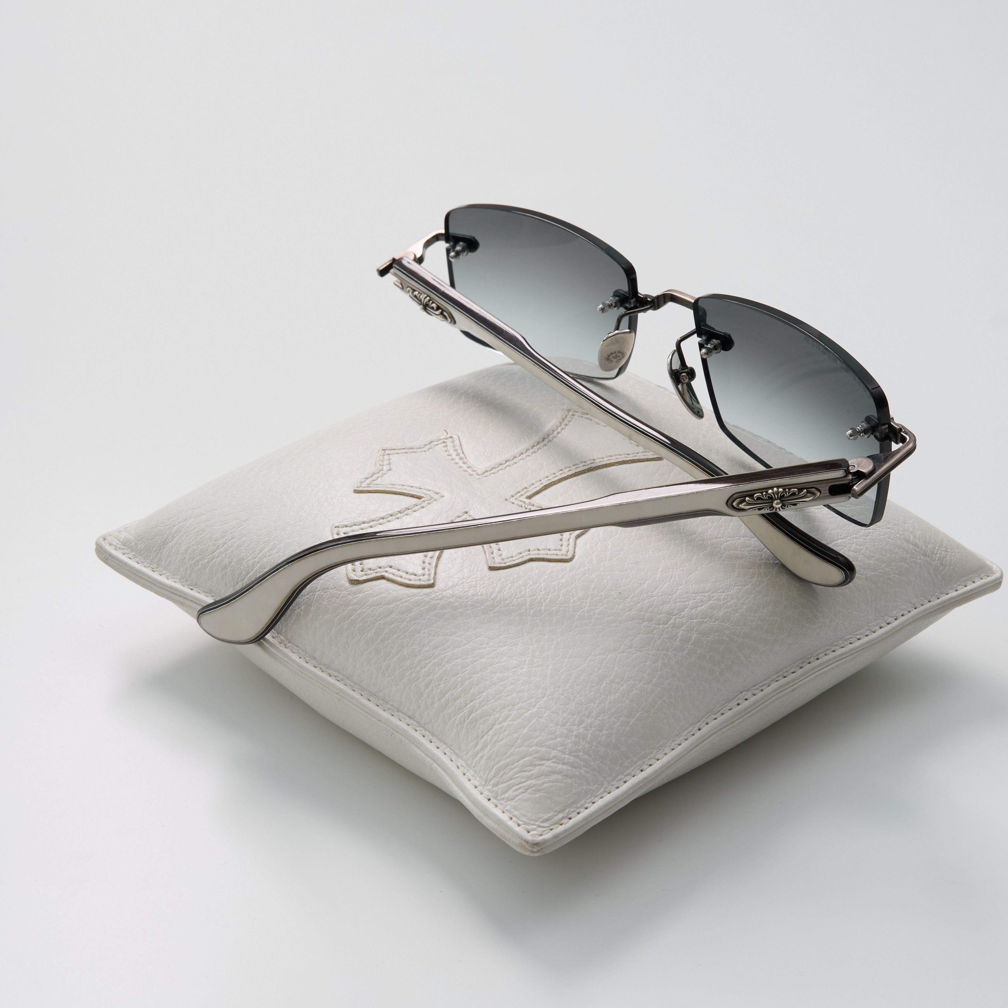 Chrome Hearts CHROME HEARTS DEEP II ANTIQUE SILVER WHITE EBONY WOOD BLUE Size ONE SIZE - 9 Thumbnail