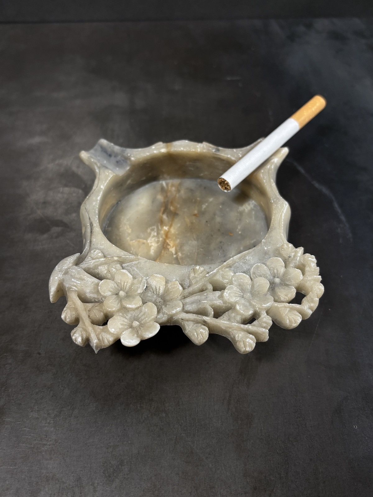 Vintage Carved Vintage Stone Ashtray Chinese Alabaster Soapstone 60s Size ONE SIZE - 2 Thumbnail