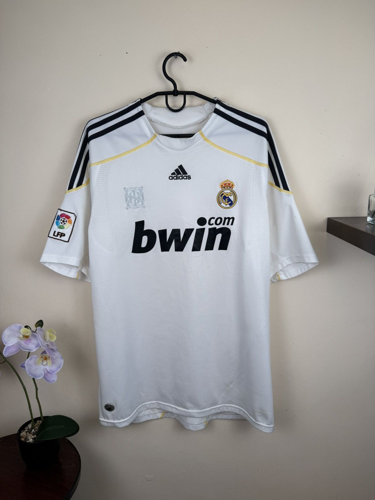 Adidas Adidas Real Madrid 2009-10 Home Jersey SHIRT Adidas L Size US L / EU 52-54 / 3 - 3 Thumbnail