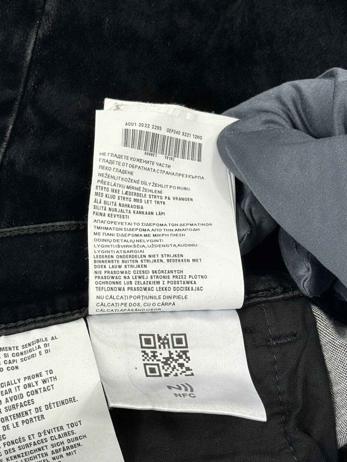 Prada BLACK VELVET TRIANGLE LOGO TROUSERS Size US 30 / EU 46 - 12 Thumbnail