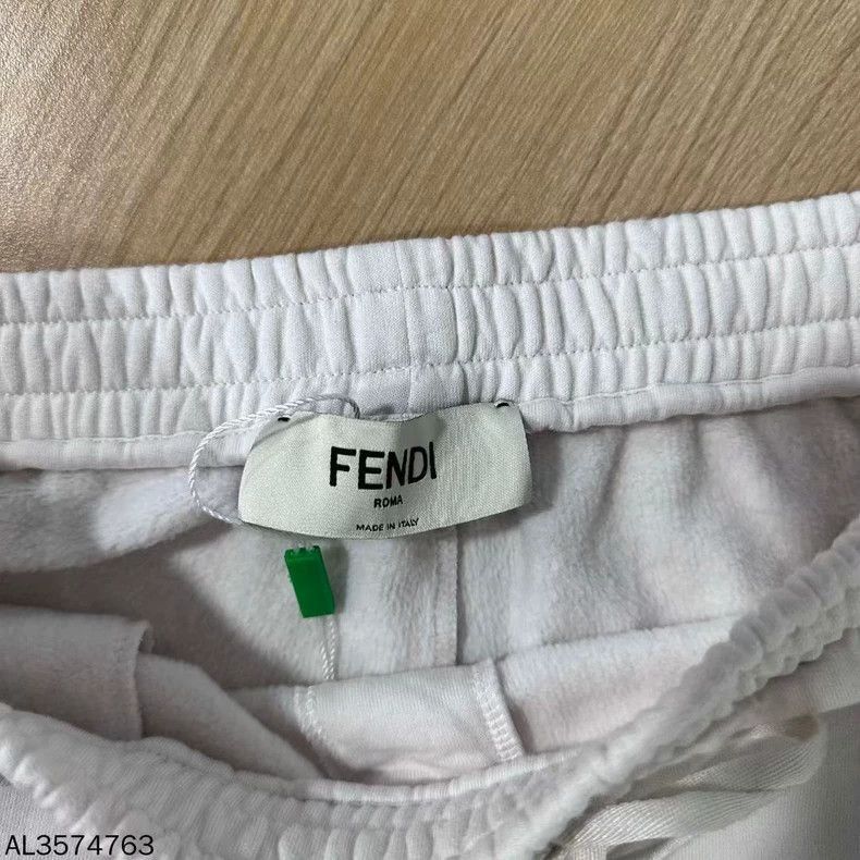 Fendi Fendi Logo Printed Shorts for Men Size US 38 / EU 54 - 4 Thumbnail