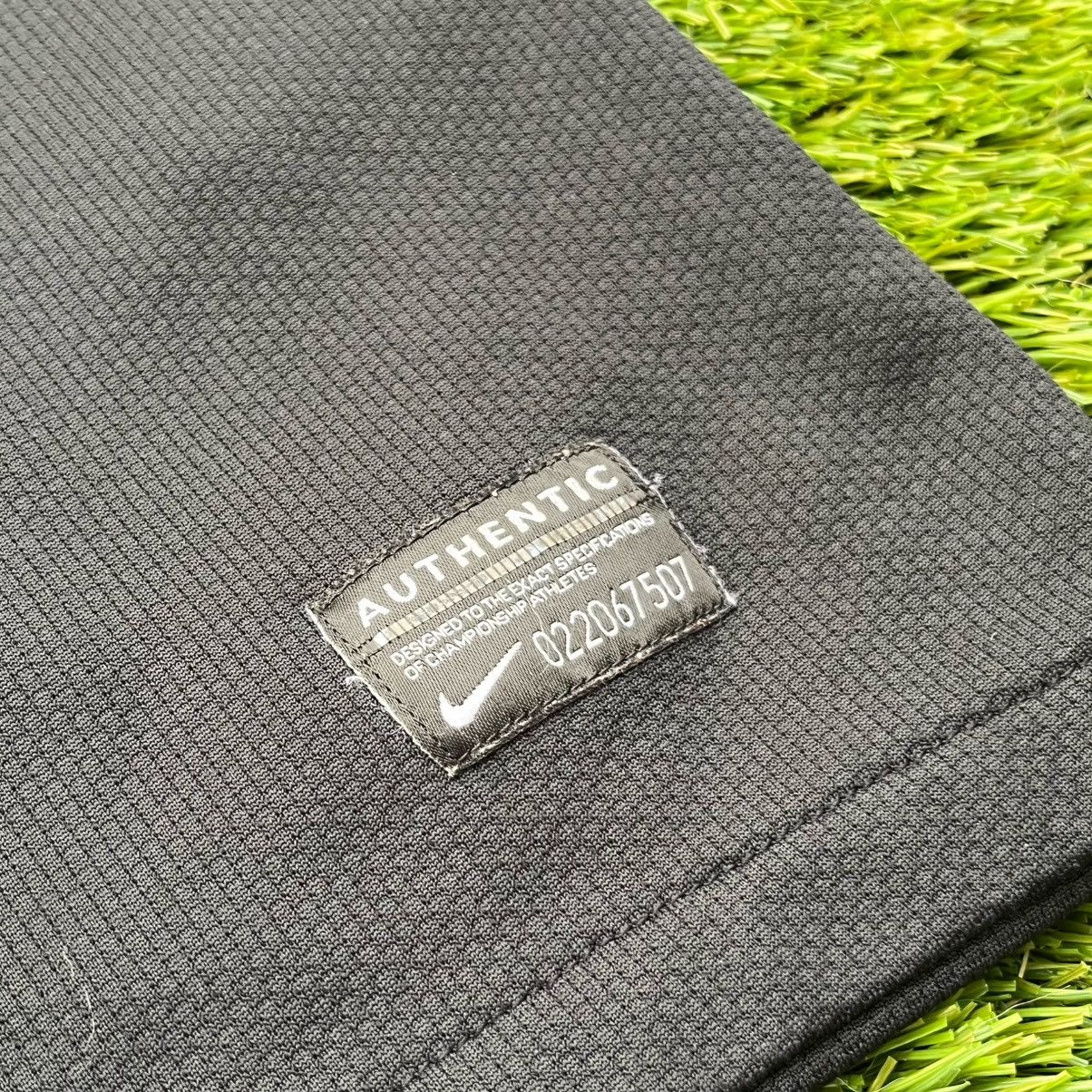 Nike FC Barcelona 2011/12 Away Jersey Nike Vintage Football Shirt Size US XL / EU 56 / 4 - 11 Thumbnail