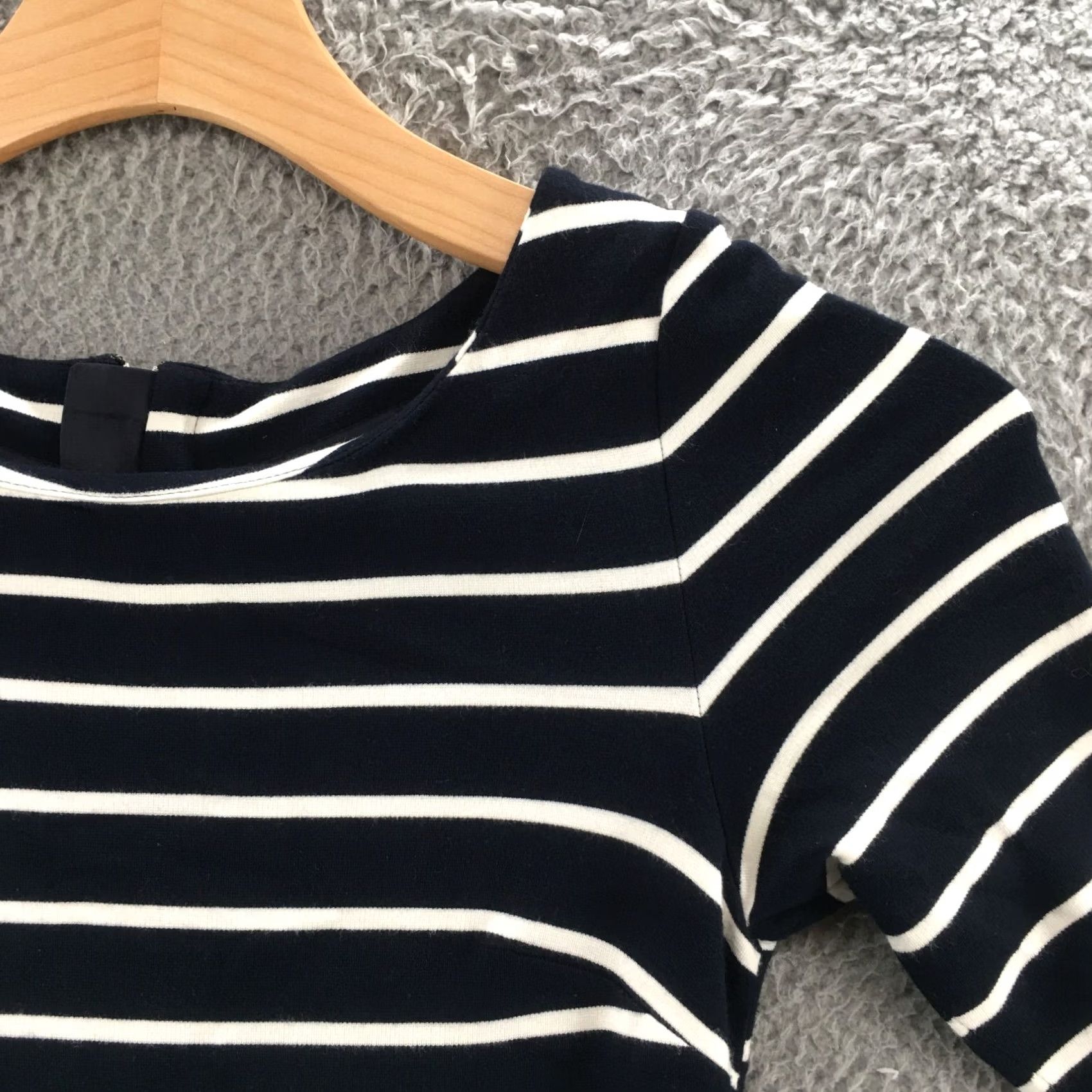 Banana Republic Banana Republic Bodycon Dress Womens Size 2 Black White Striped Short Sleeve Zip Back Size 26" / US 2 / IT 38 - 3 Thumbnail