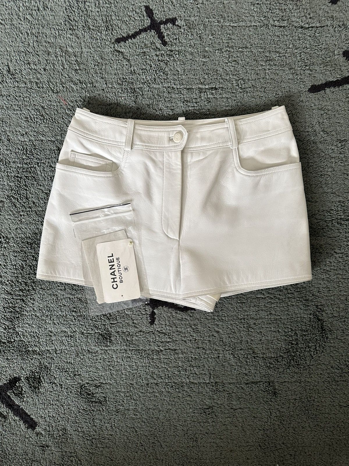 Chanel Archive Chanel Spring 1996 96p Leather Shorts Size 26" / US 2 / IT 38 - 1 Thumbnail