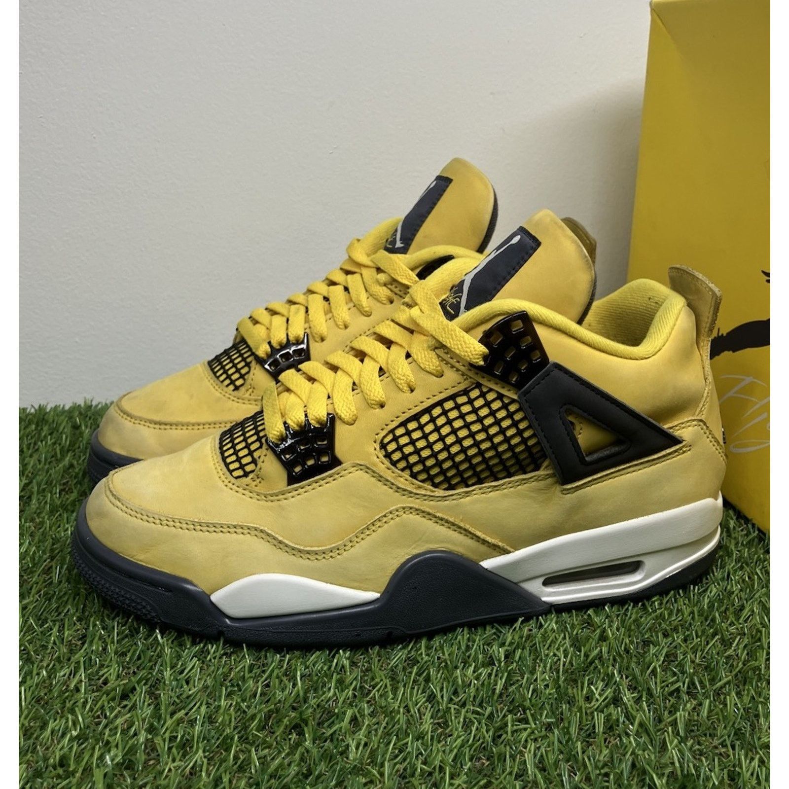 Nike Air Jordan 4 Retro ' Lightning ' GREAT CONDITION!