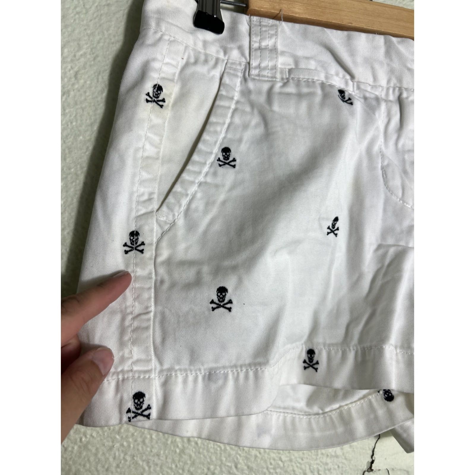 J.Crew J.CREW Shorts Womens Size 2 City Fit Chino White & Black Skull Crossbones 100% Cotton Mens Womens Size 26" / US 2 / IT 38 - 2 Thumbnail