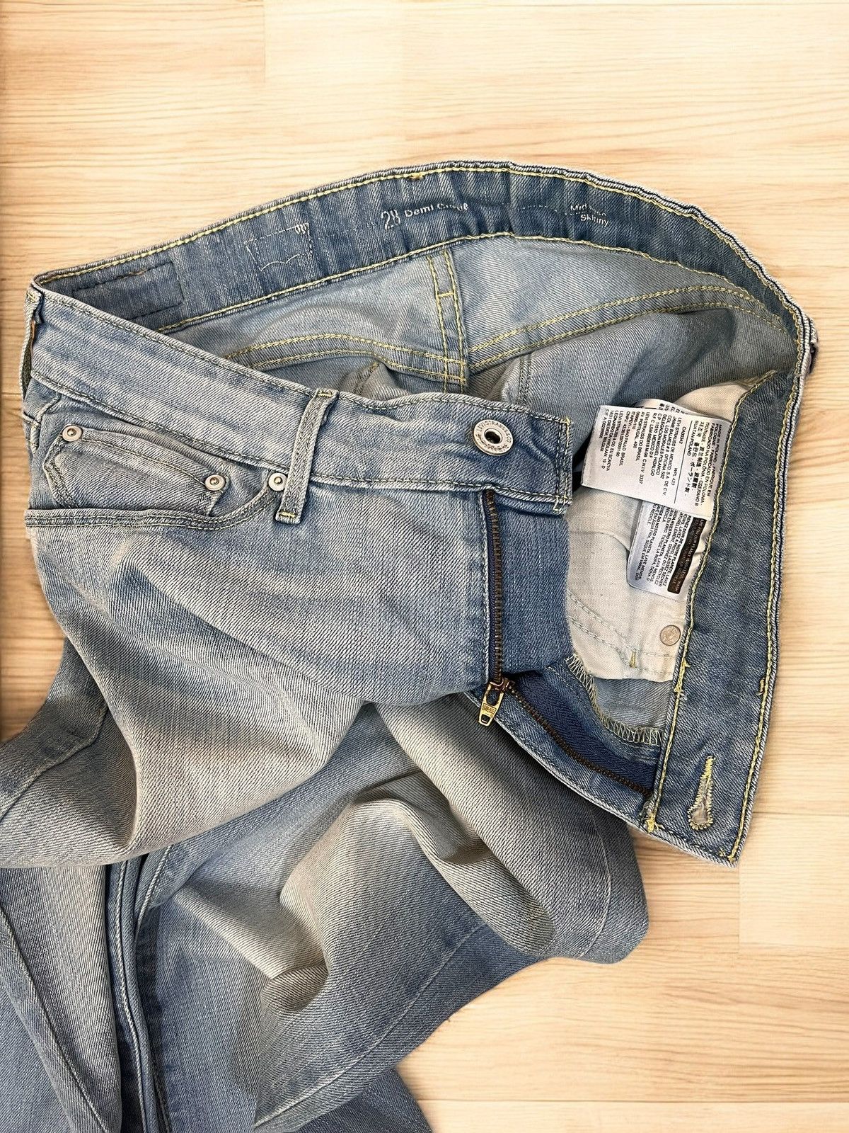 Levi's Levi’s Demi Curve Mid Rise Skinny Jeans size W28 L34 Size 28" / US 6 / IT 42 - 5 Thumbnail