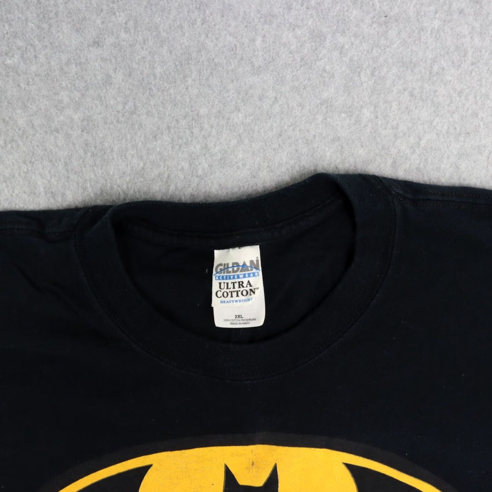 Gildan Vintage Batman Mens 2XL Classic Logo in Black Graphic T-shirt Sz XXL 2XL Size US XXL / EU 58 / 5 - 4 Thumbnail